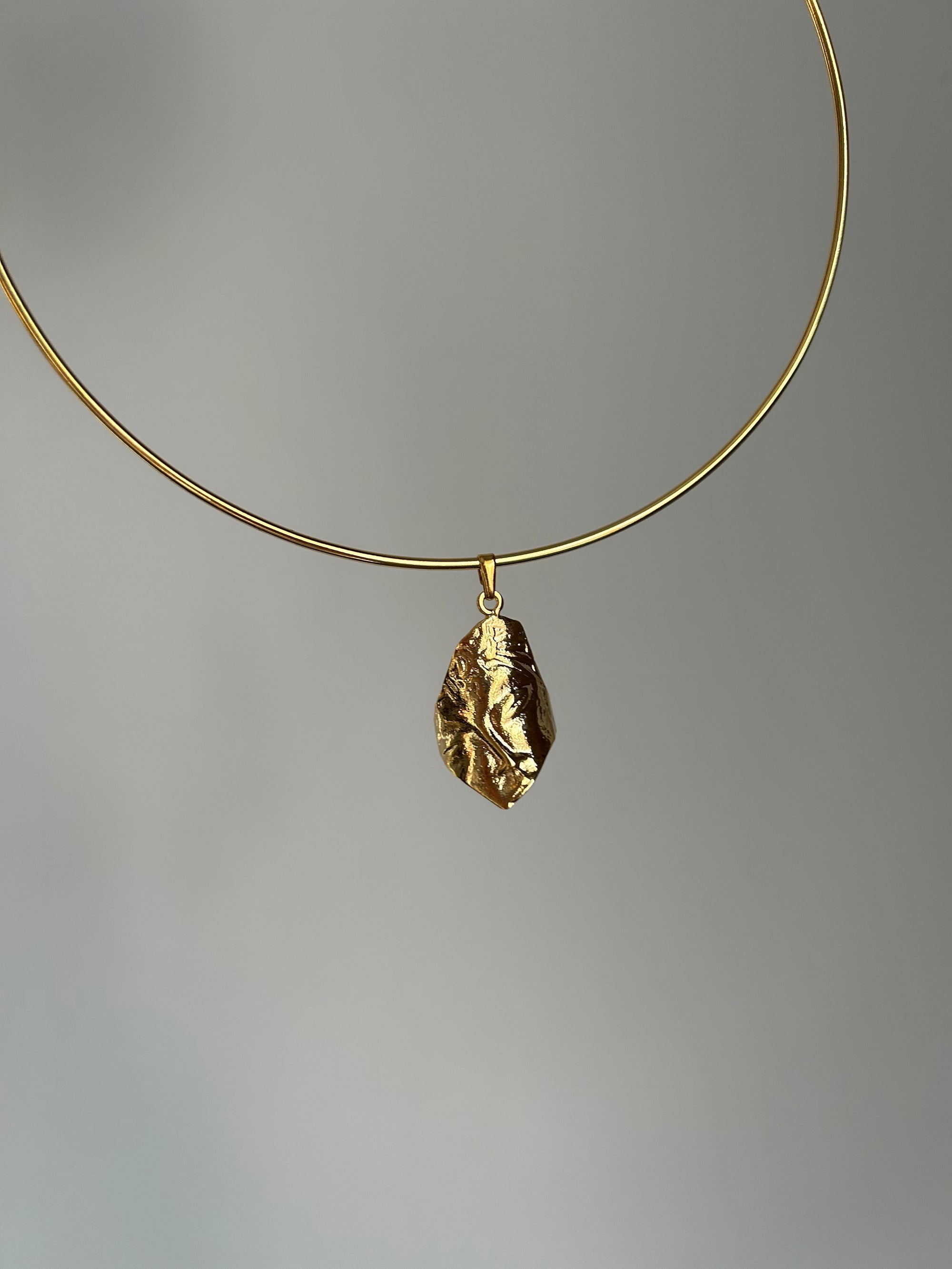 Silüet Charm Choker