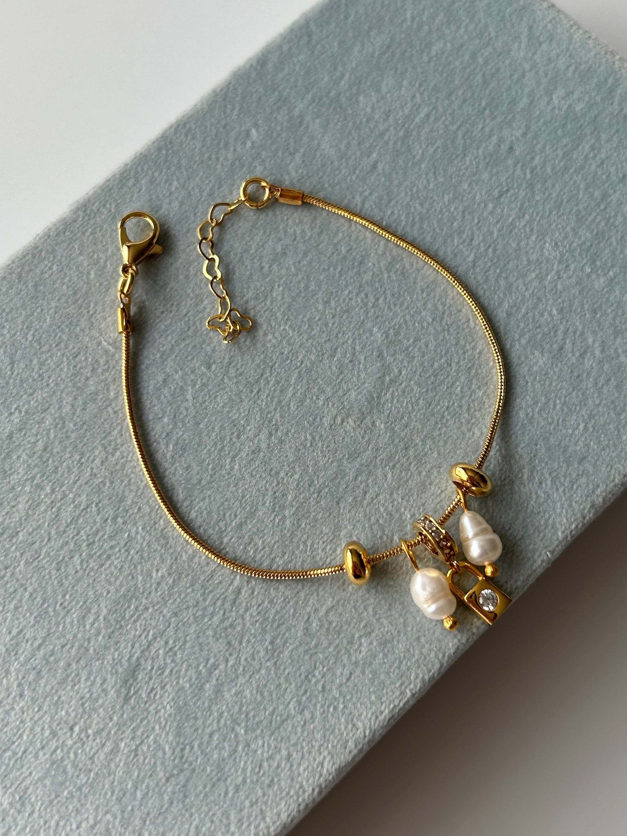 Zirkon Kilit/İnci Charm Minimal Bileklik
