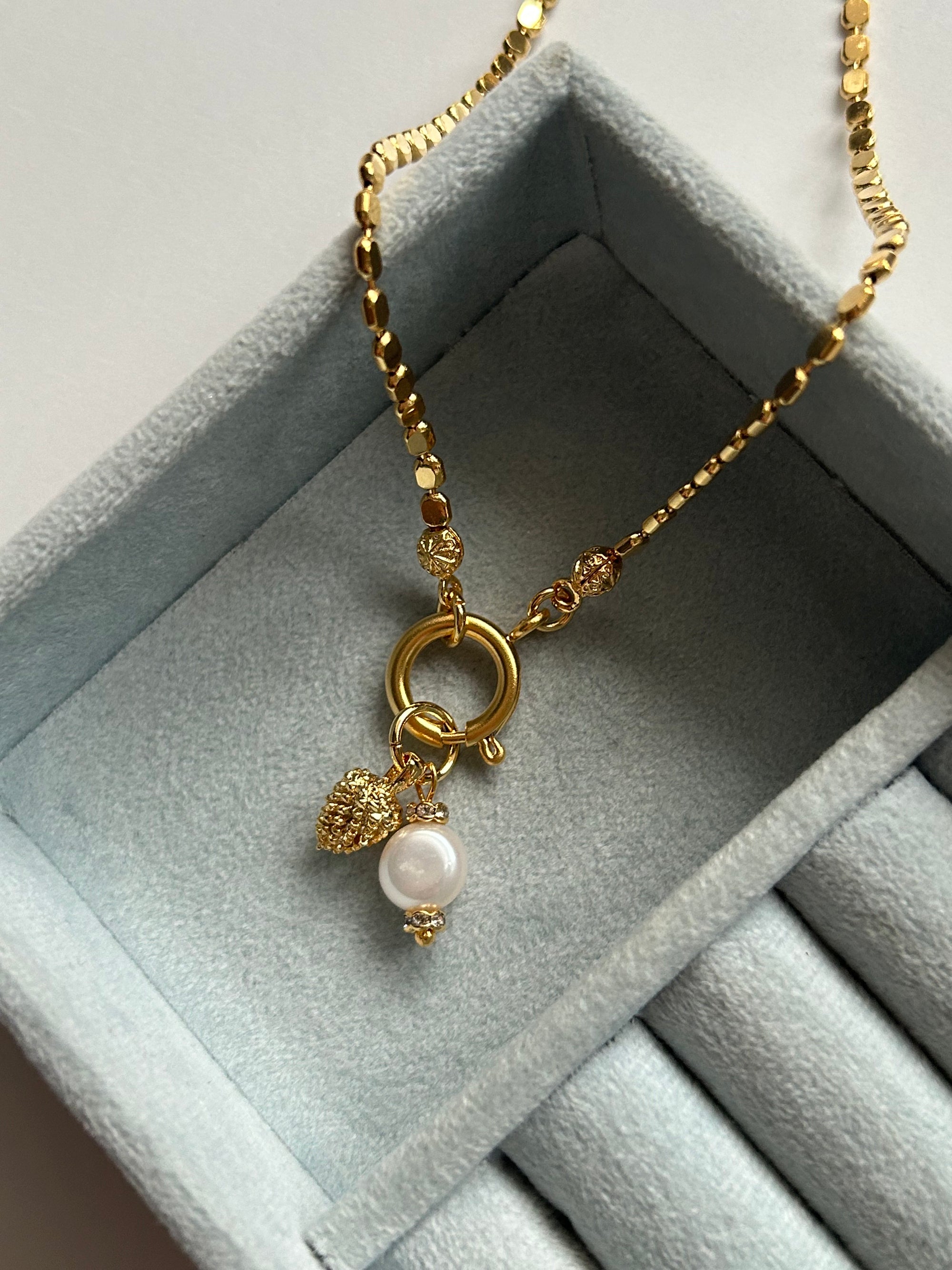 Kozalak/İnci Charm Zincir Kolye