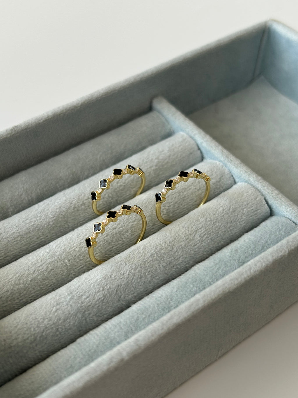 Minimal Siyah Yonca Yüzük