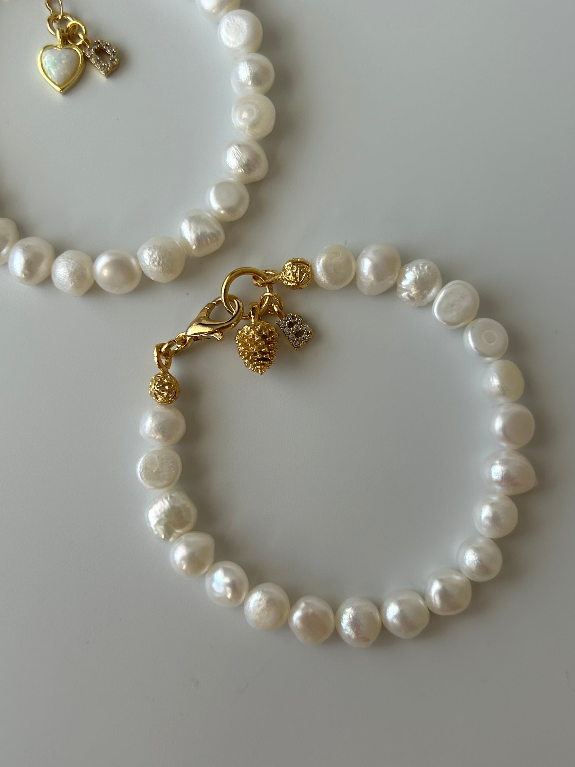 Kozalak Charm İnci Bileklik
