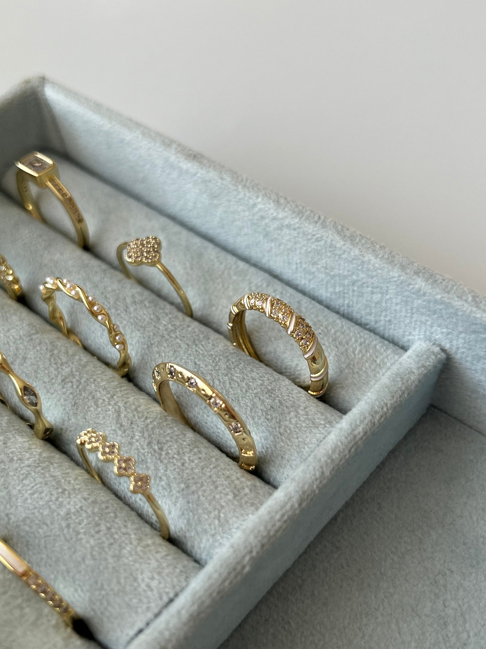 Beyaz Mineli/Zirkon Taş Yüzük