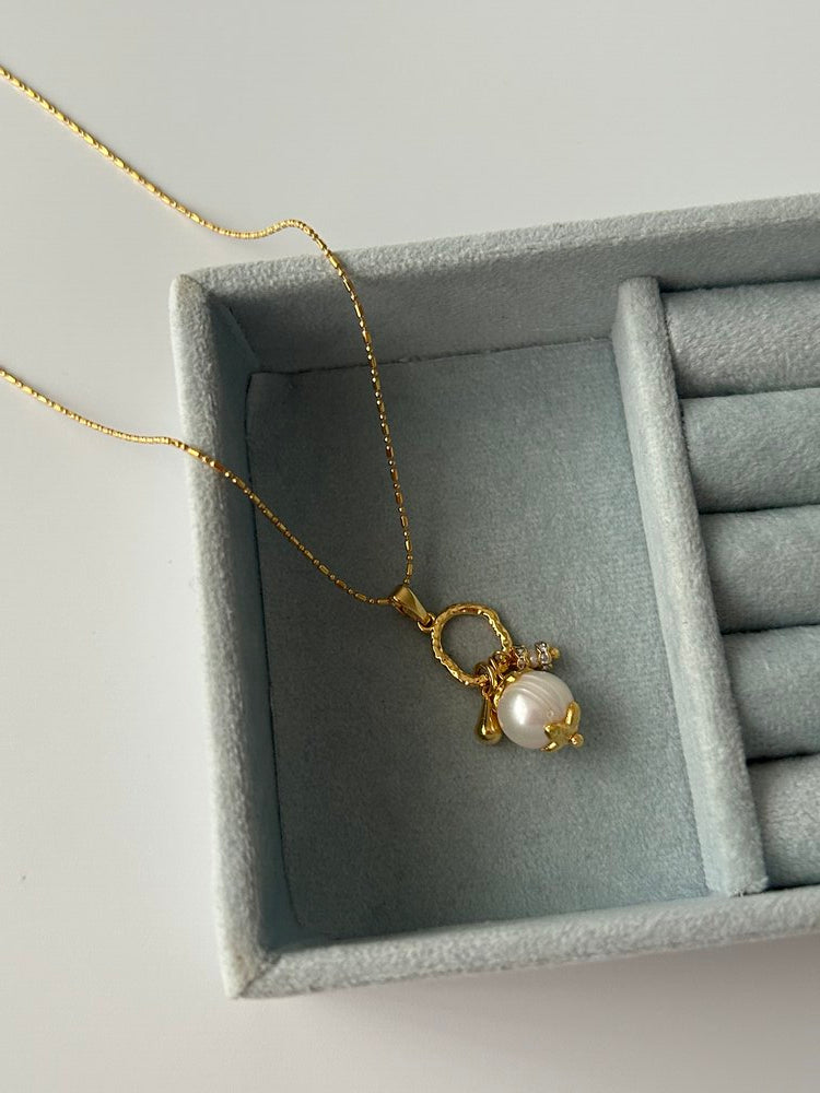 Şakayık İnci Charm Kolye
