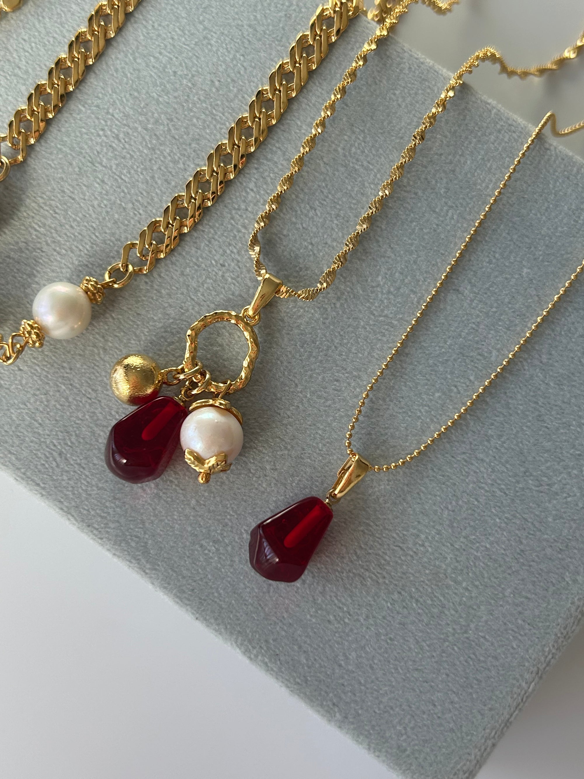 Nar Tanesi/Antik Dorika/İnci Charm Kolye