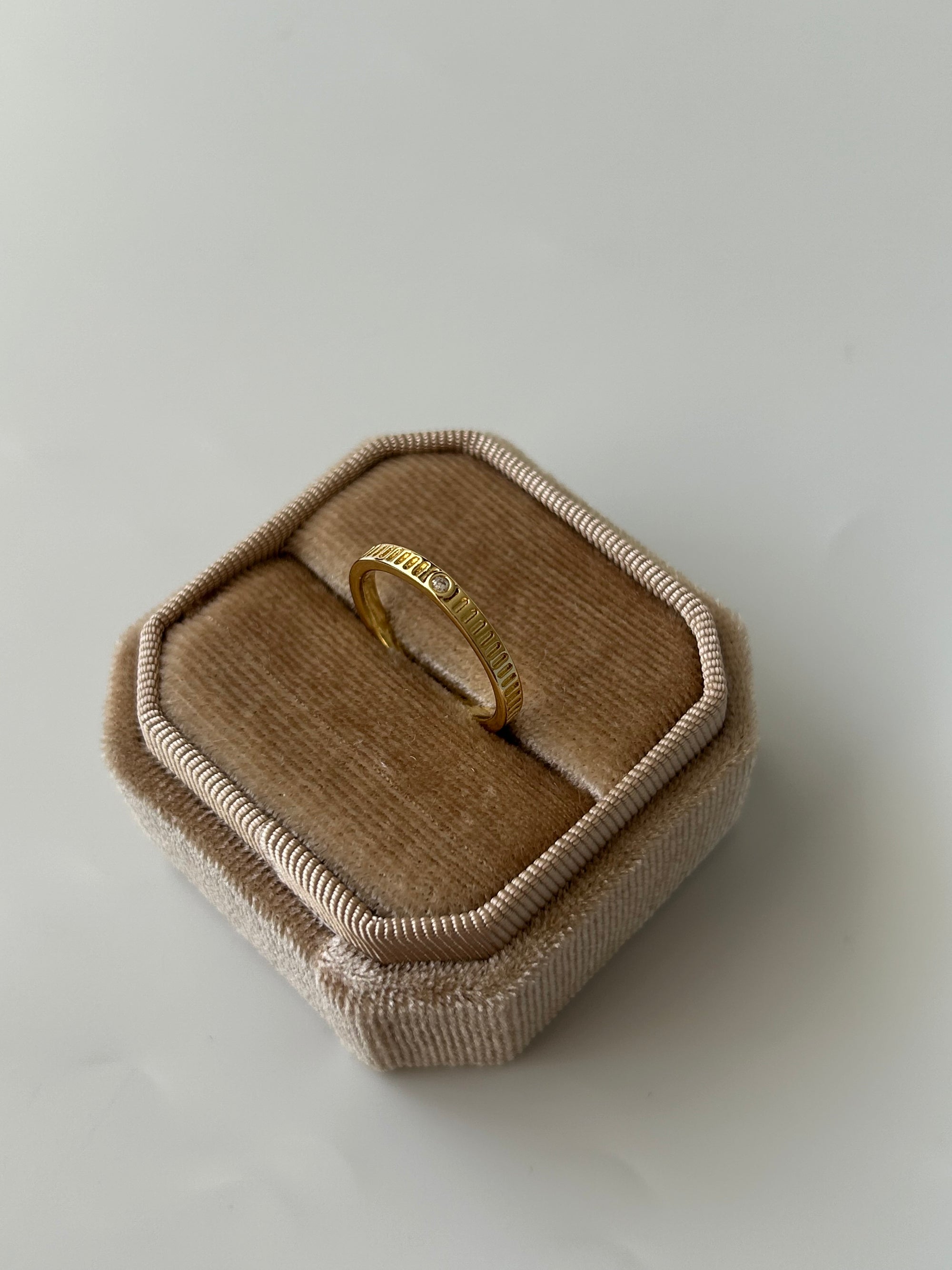 Minimal Zirkon Taş Etnik Yüzük