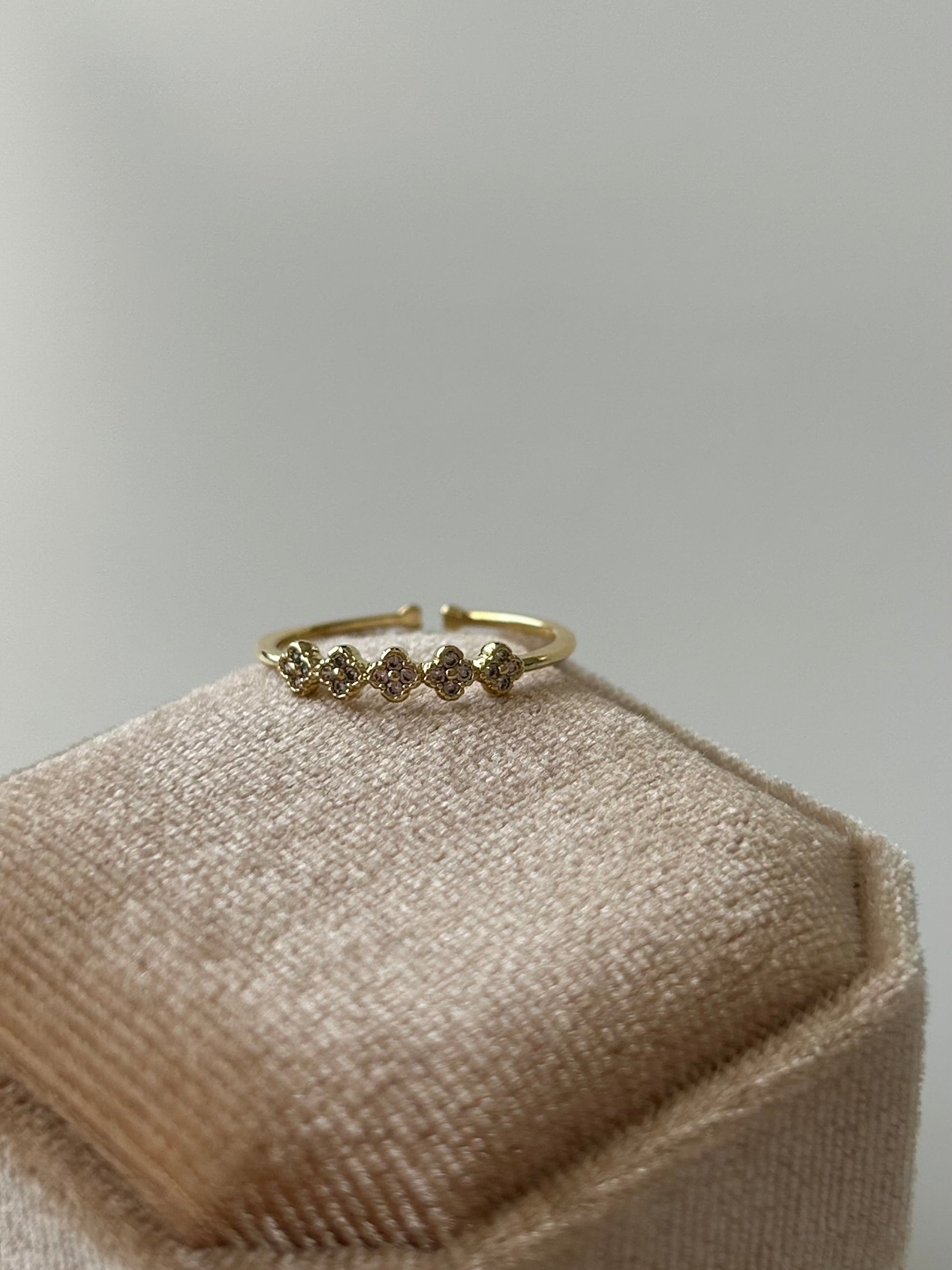 Minimal Zirkon Yonca Yüzük