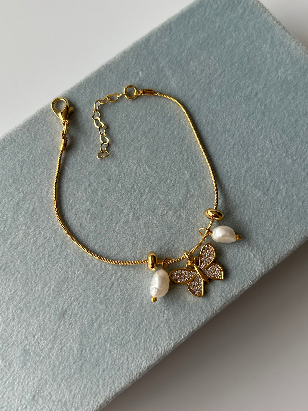Zirkon Kelebek/İnci Charm Minimal Bileklik