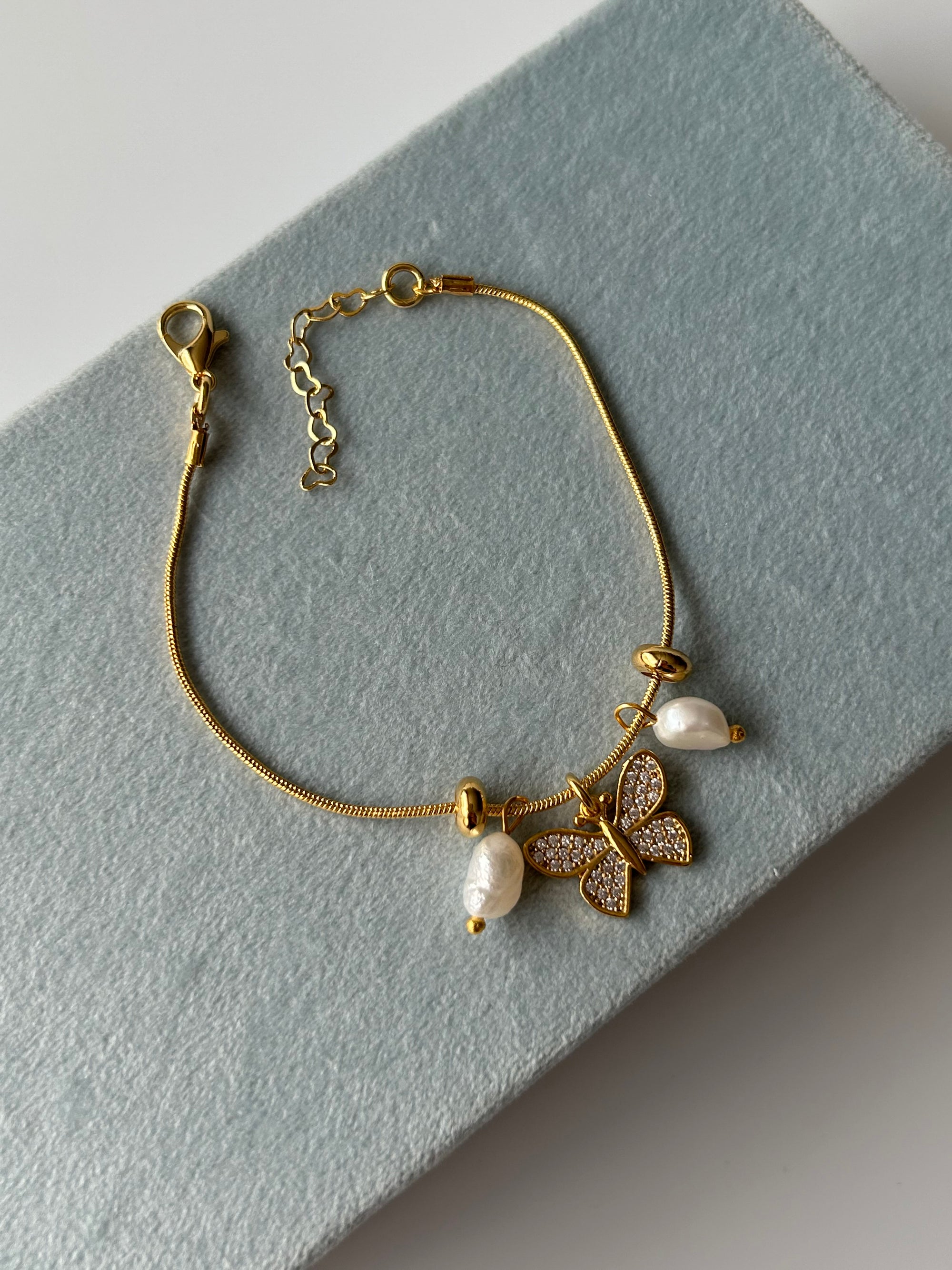 Zirkon Kelebek/İnci Charm Minimal Bileklik