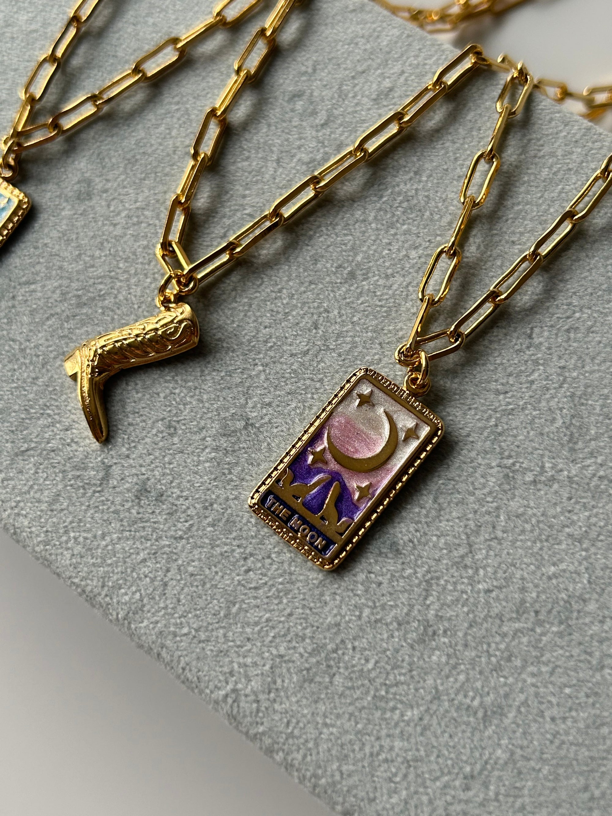 The Moon Charm Zincir Kolye