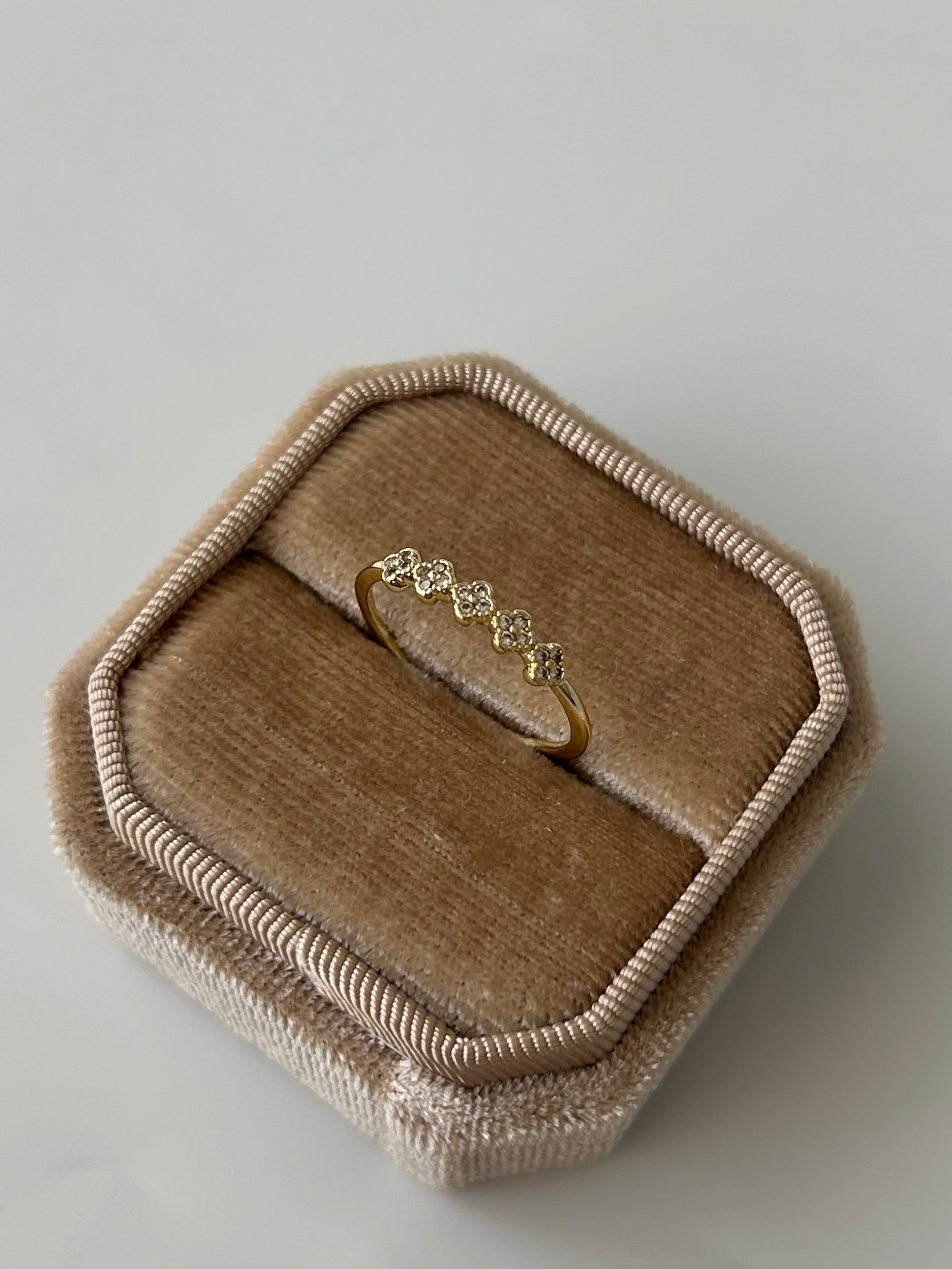 Minimal Zirkon Yonca Yüzük