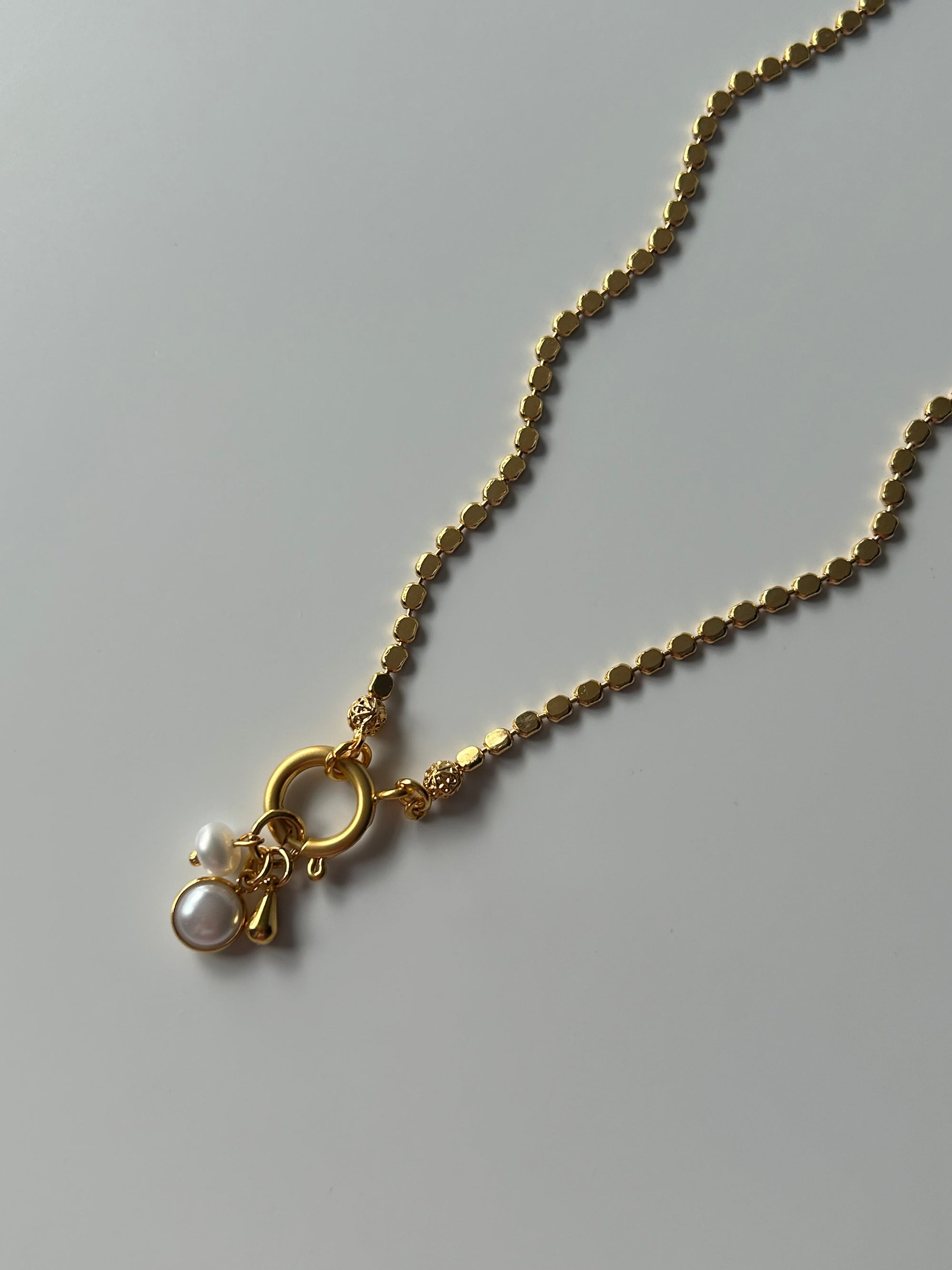 Beyaz Cam/İnci Charm Zincir Kolye