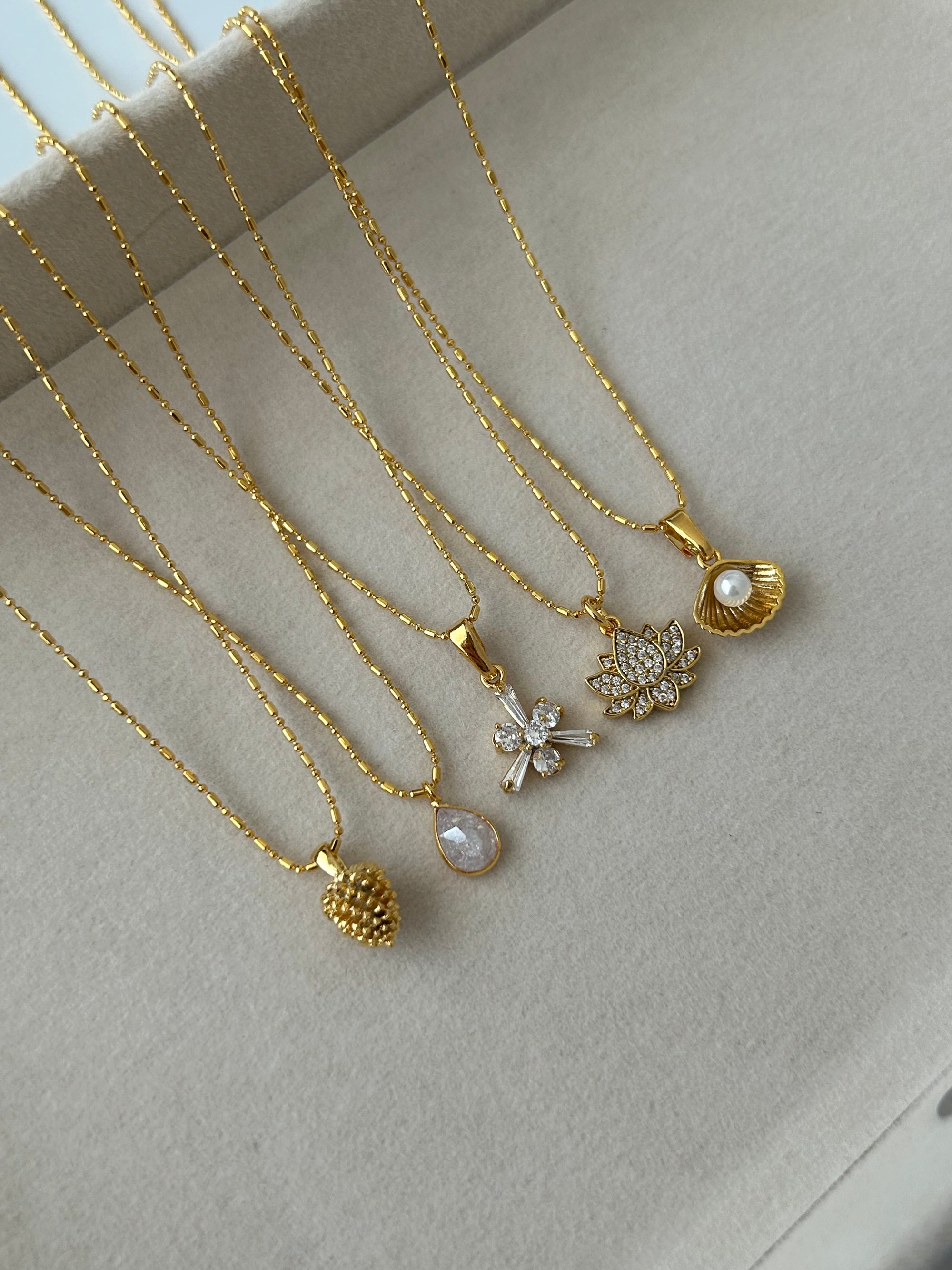 İncili İstiridye Charm Kolye