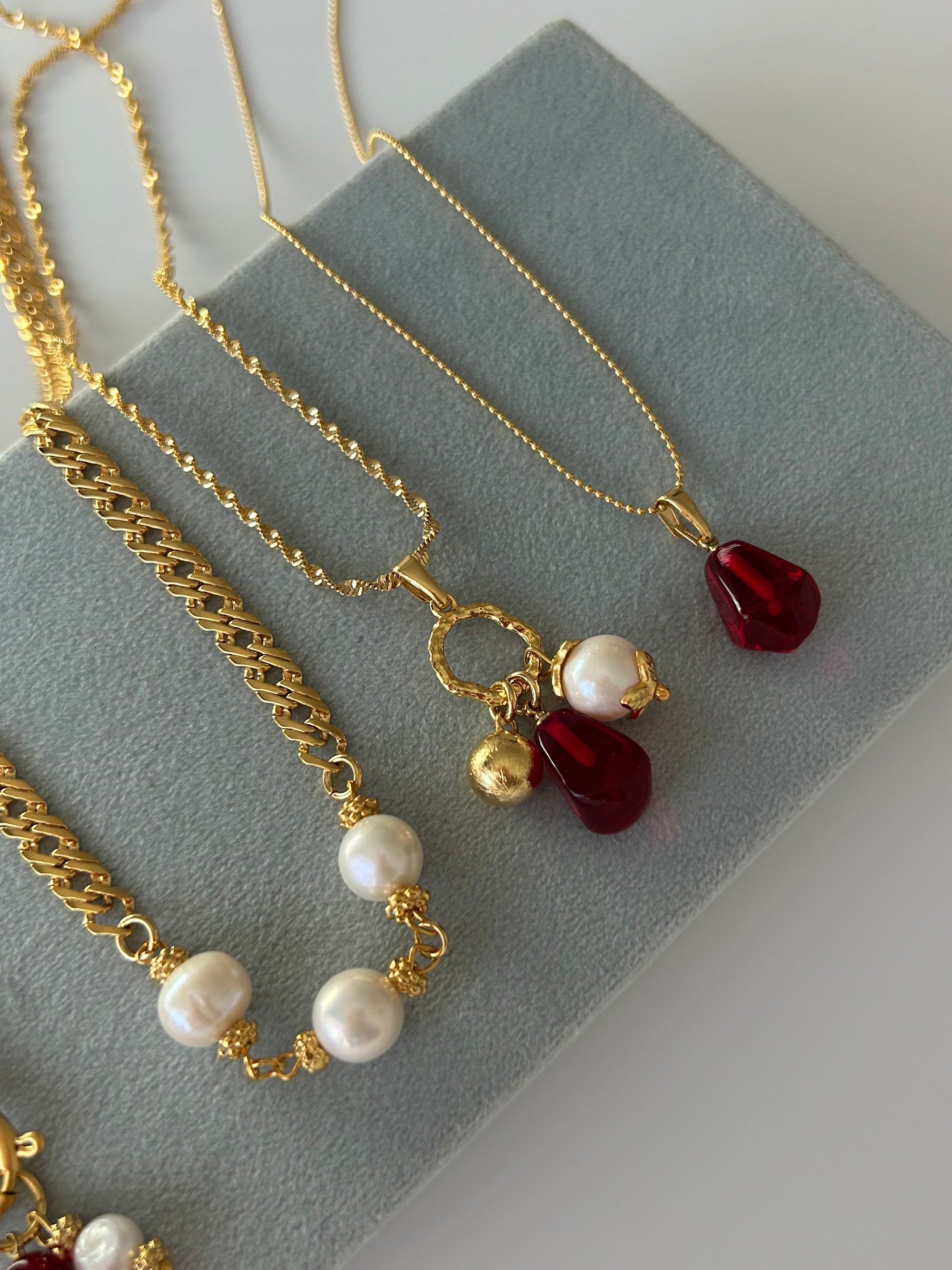 Nar Tanesi/Antik Dorika/İnci Charm Kolye