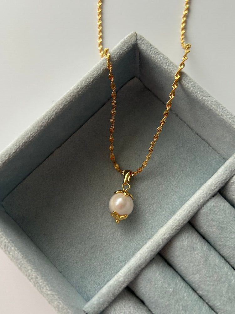 Şakayık İnci Charm Kolye
