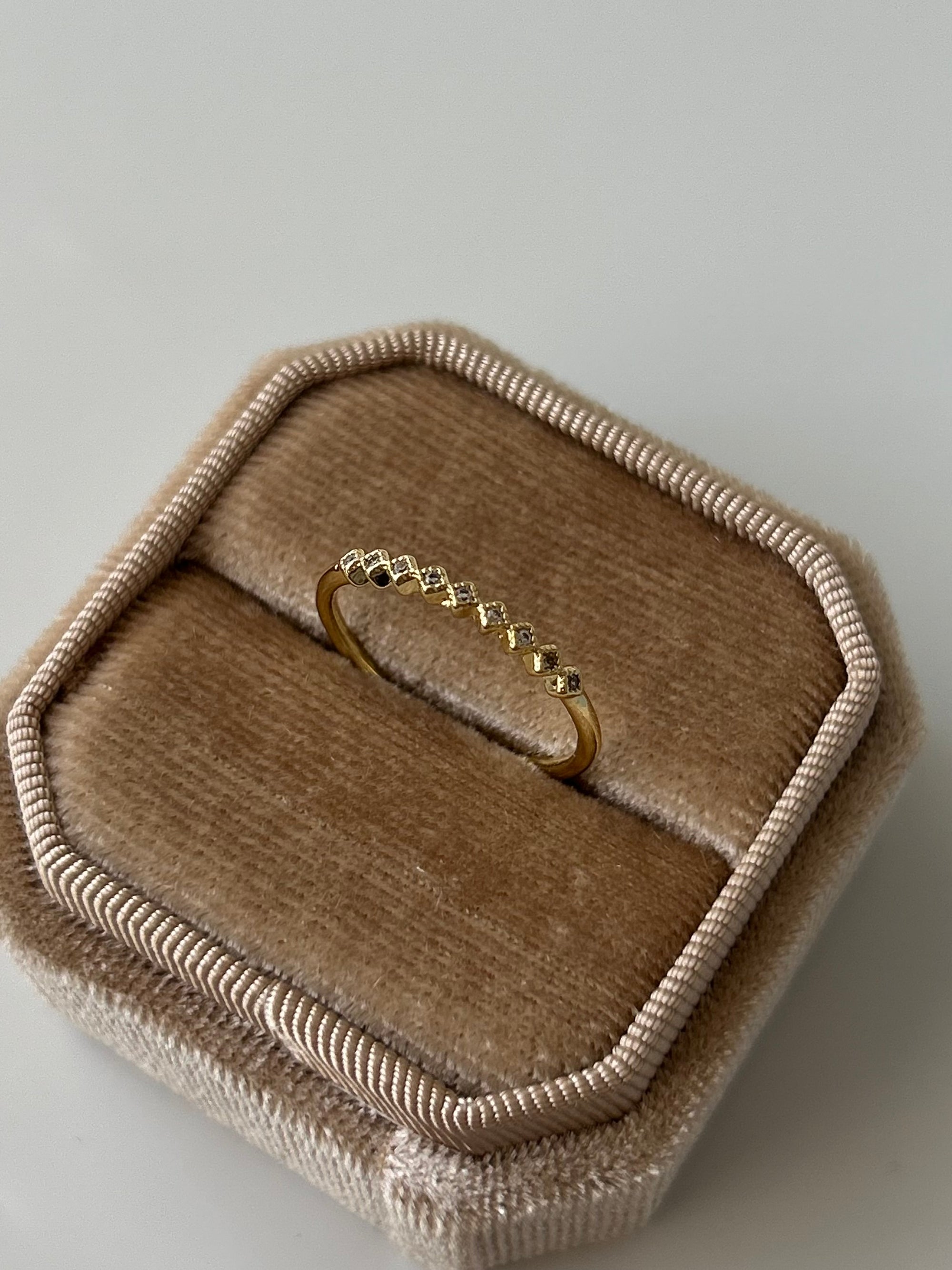 Minimal Zirkon Taş Yüzük