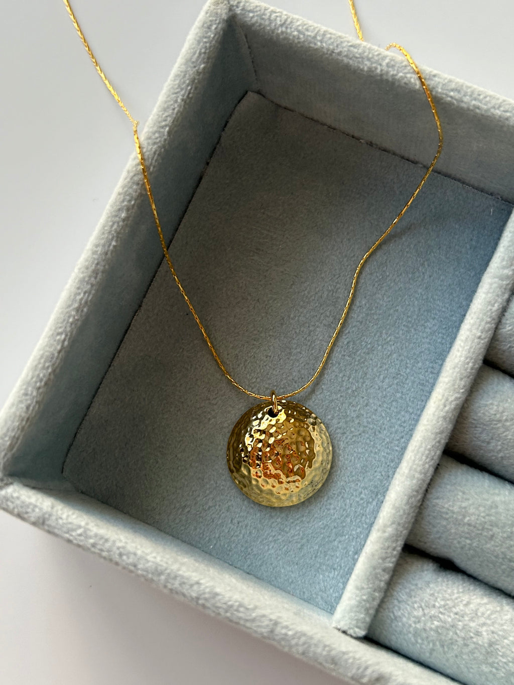 Antik Bombeli Plaka Charm Kolye