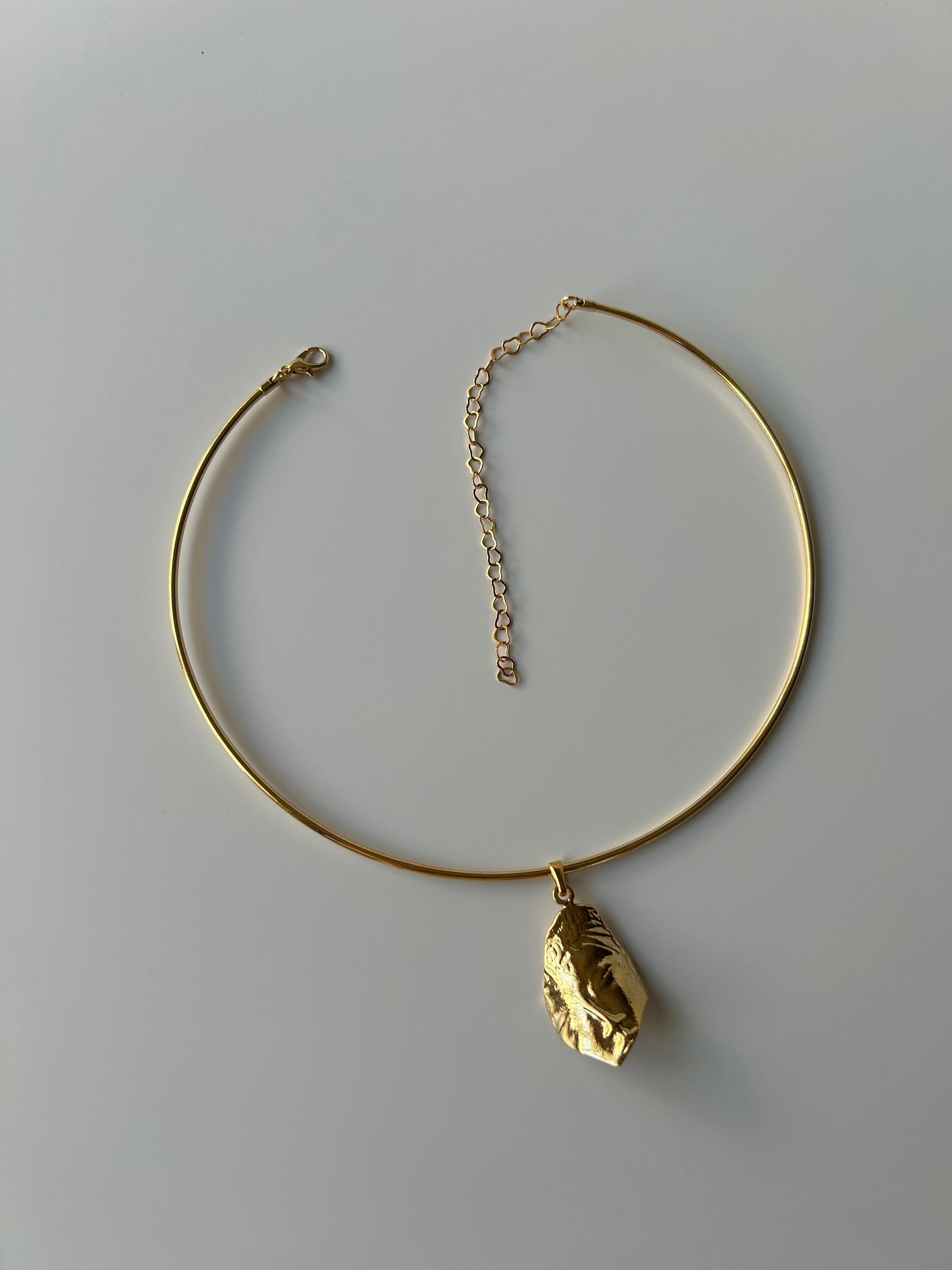 Silüet Charm Choker