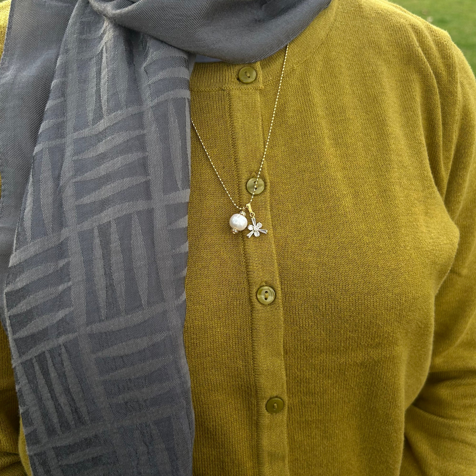 Zirkon Çiçek/İnci Charm Kolye