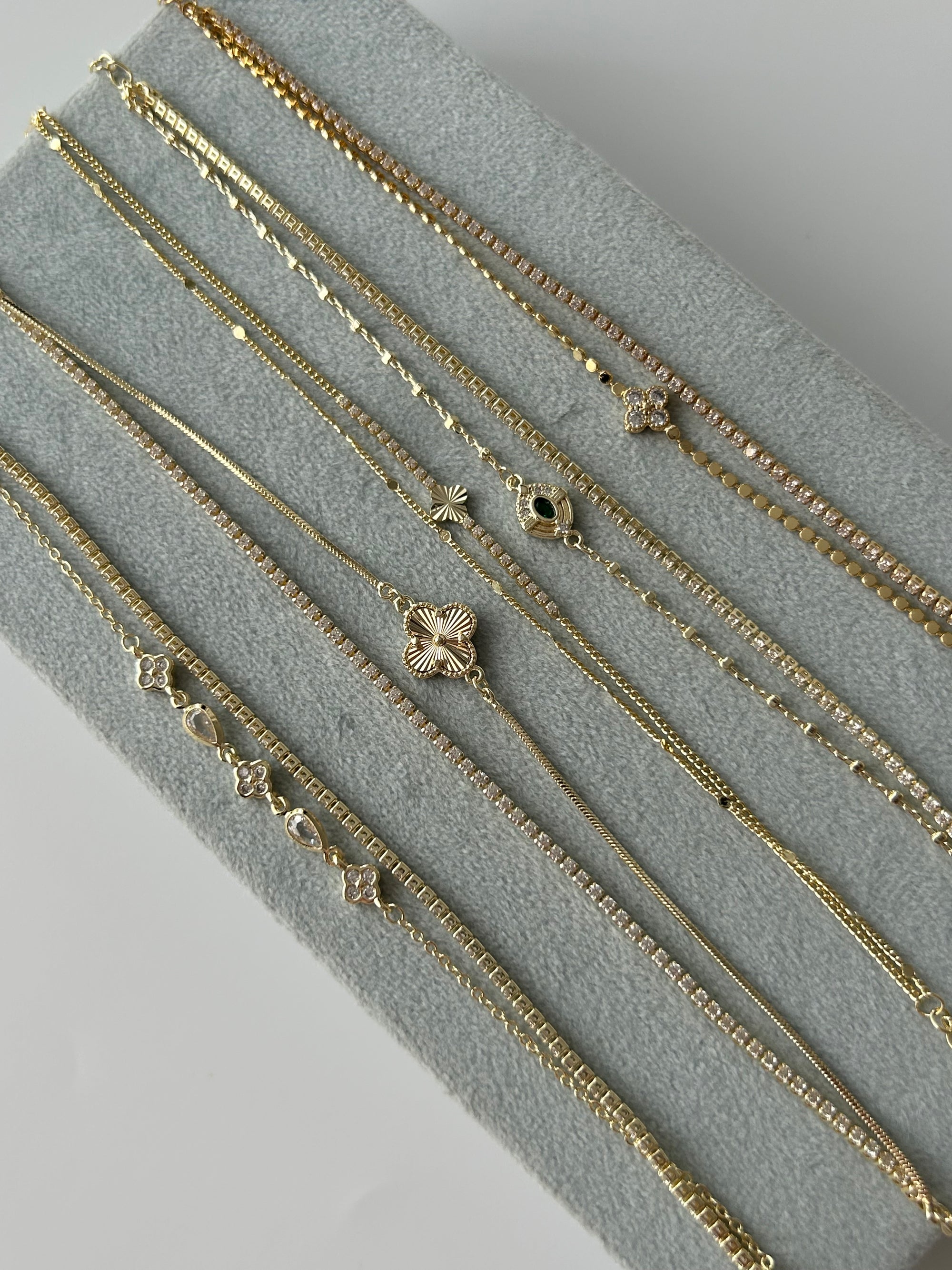 Minimal Zirkon Çiçek Charm 2’li Su Yolu Bileklik