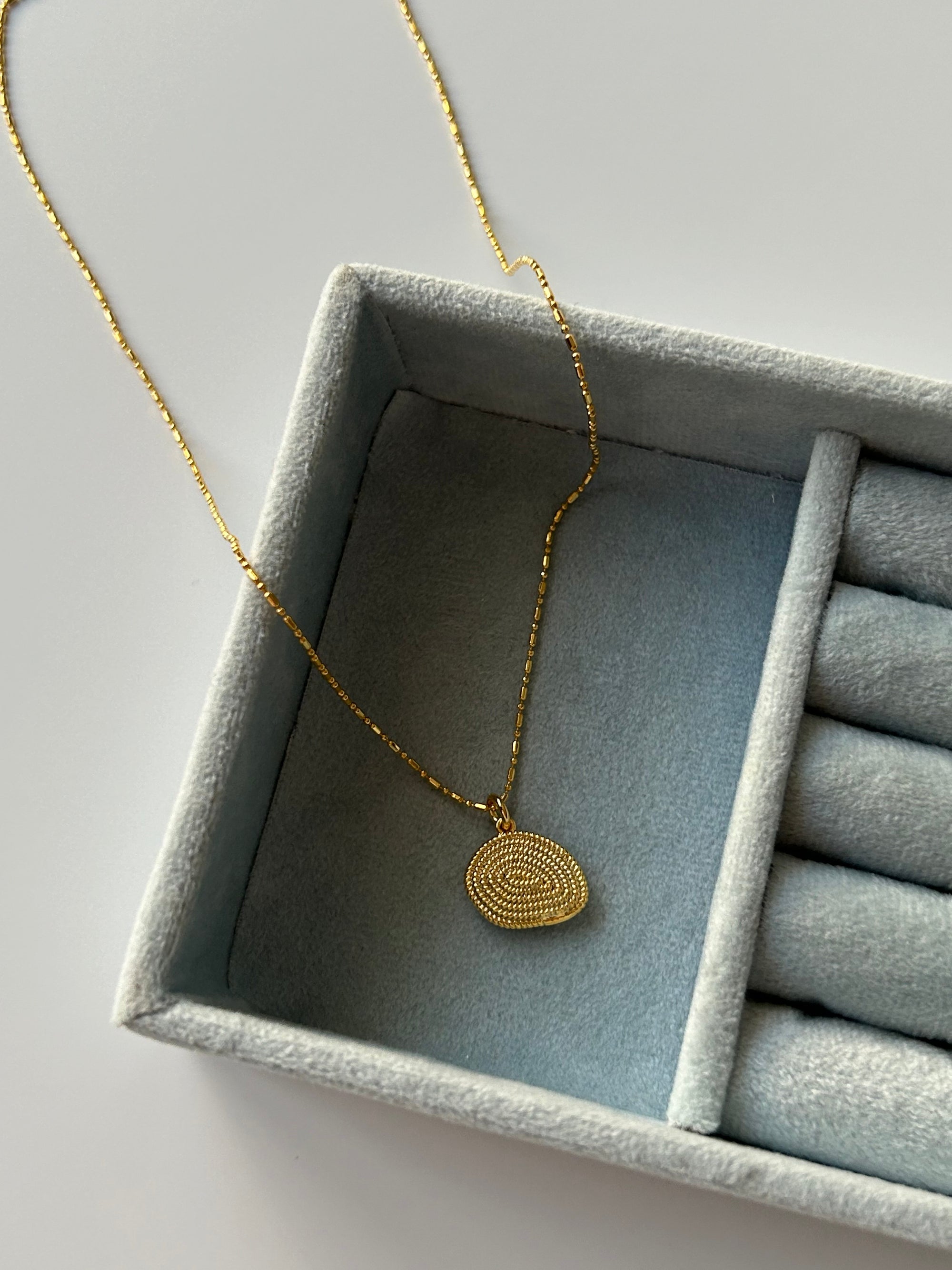 Salyangoz Charm Kolye