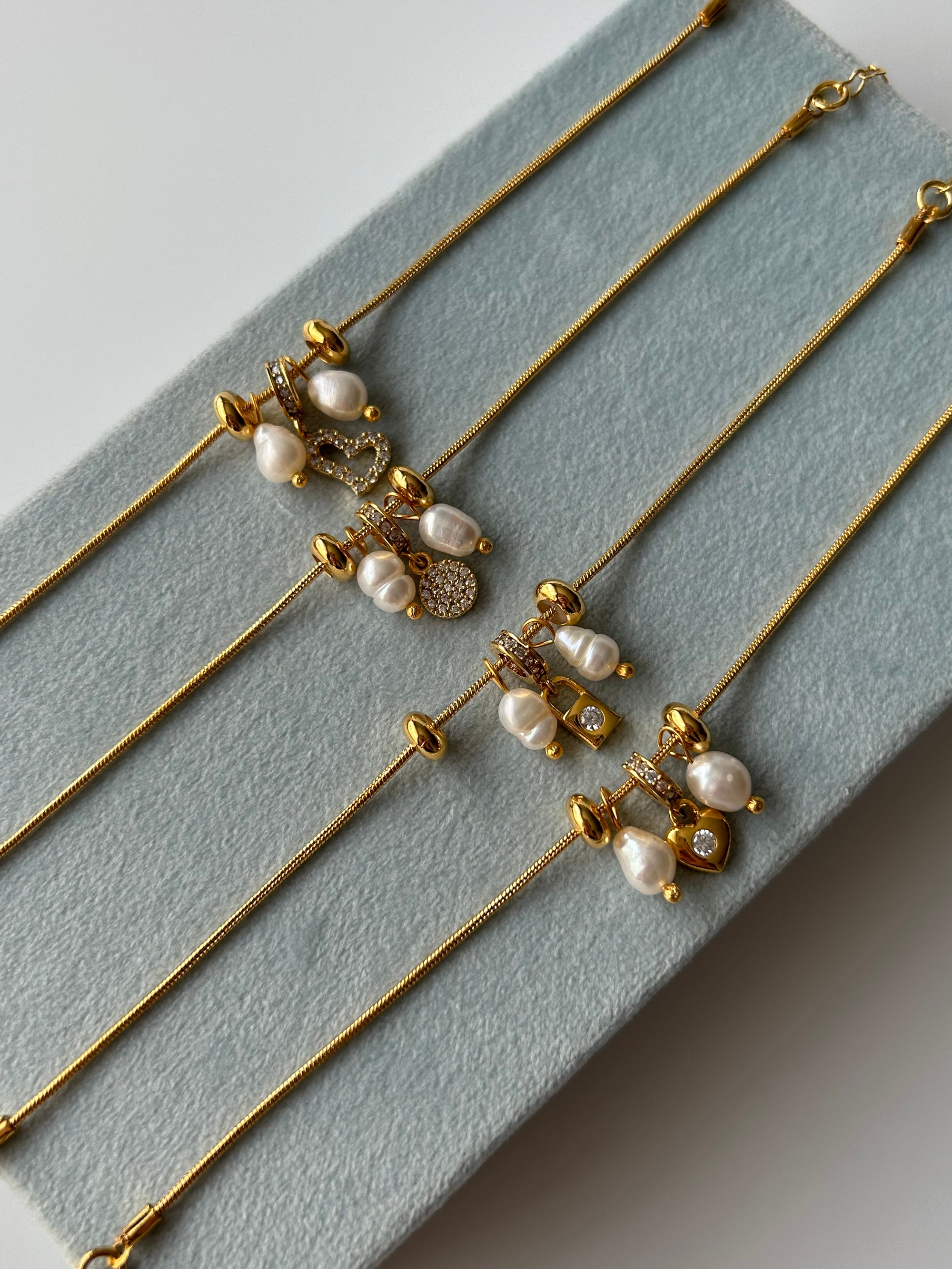 Zirkon Kalp/İnci Charm Minimal Bileklik