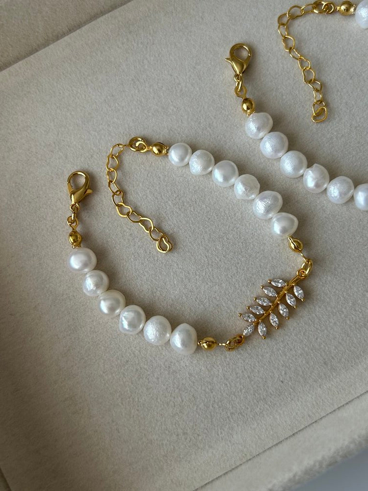 Zirkon Yaprak Charm İnci Bileklik