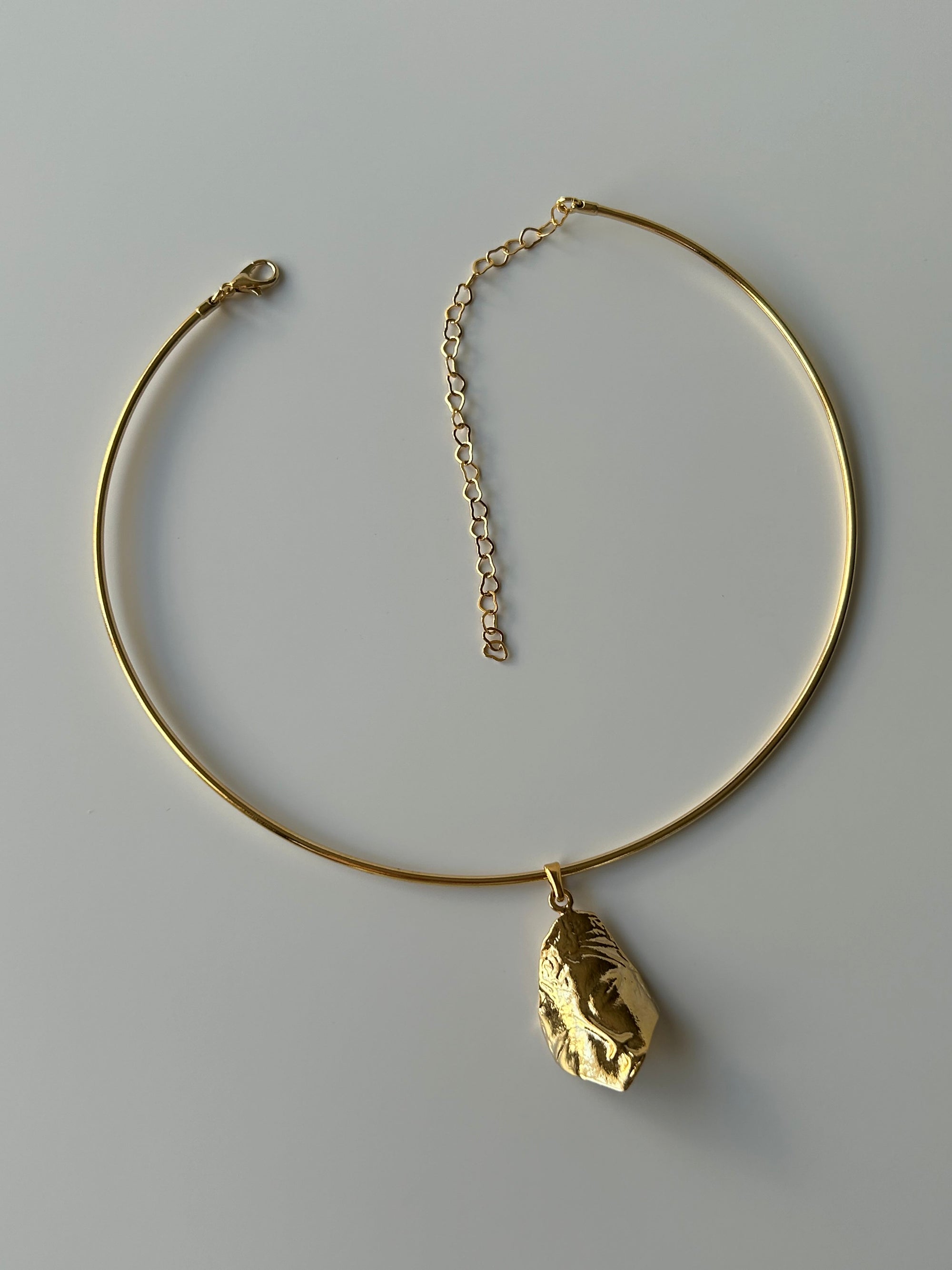 Silüet Charm Choker