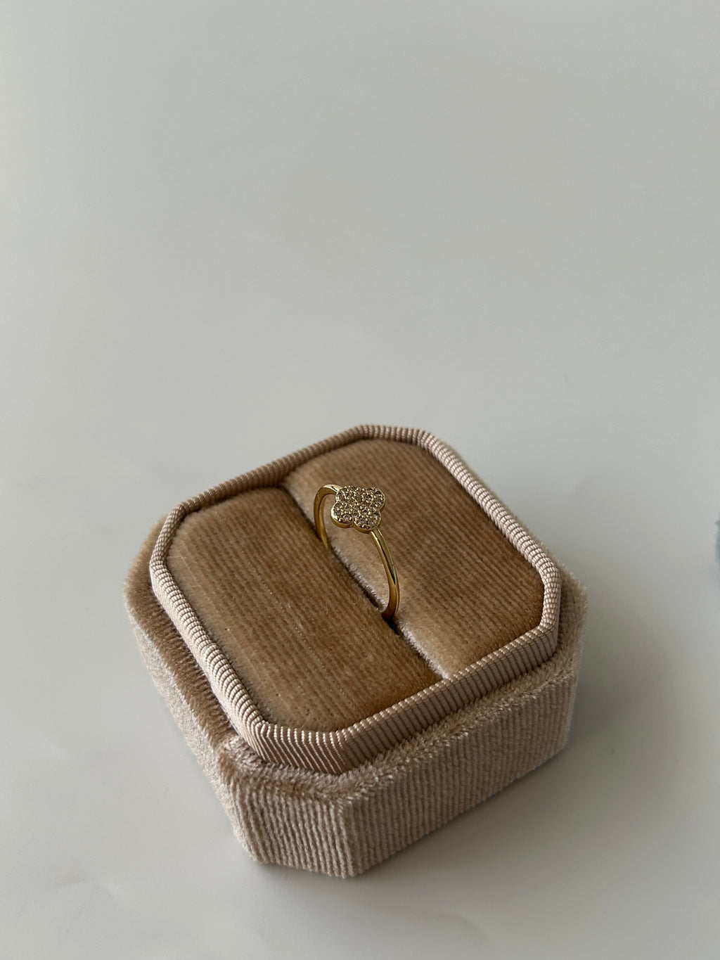 Zirkon Yonca Yüzük