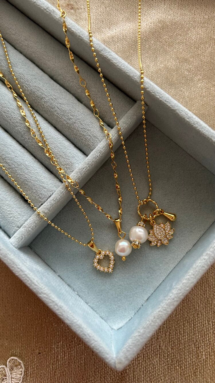 Zirkon Lotus Çiçeği/İnci Charm Kolye