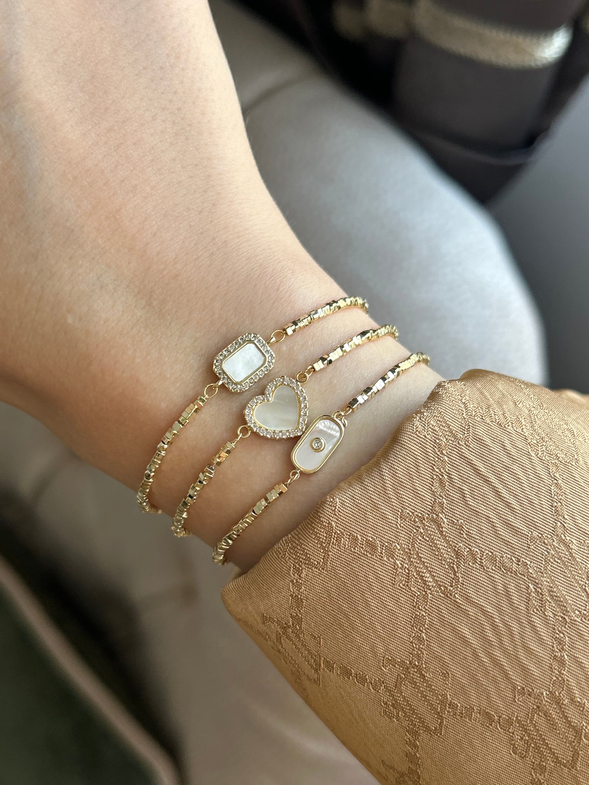 Küp Dorikalı Taşlı Sedefli Charm Bileklik