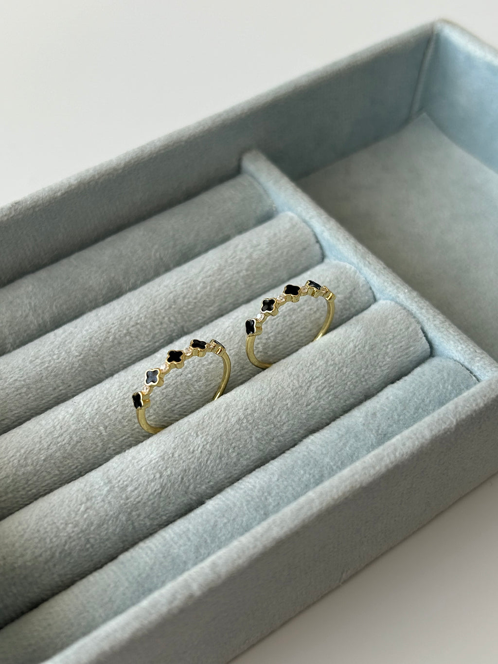 Minimal Siyah Yonca Yüzük