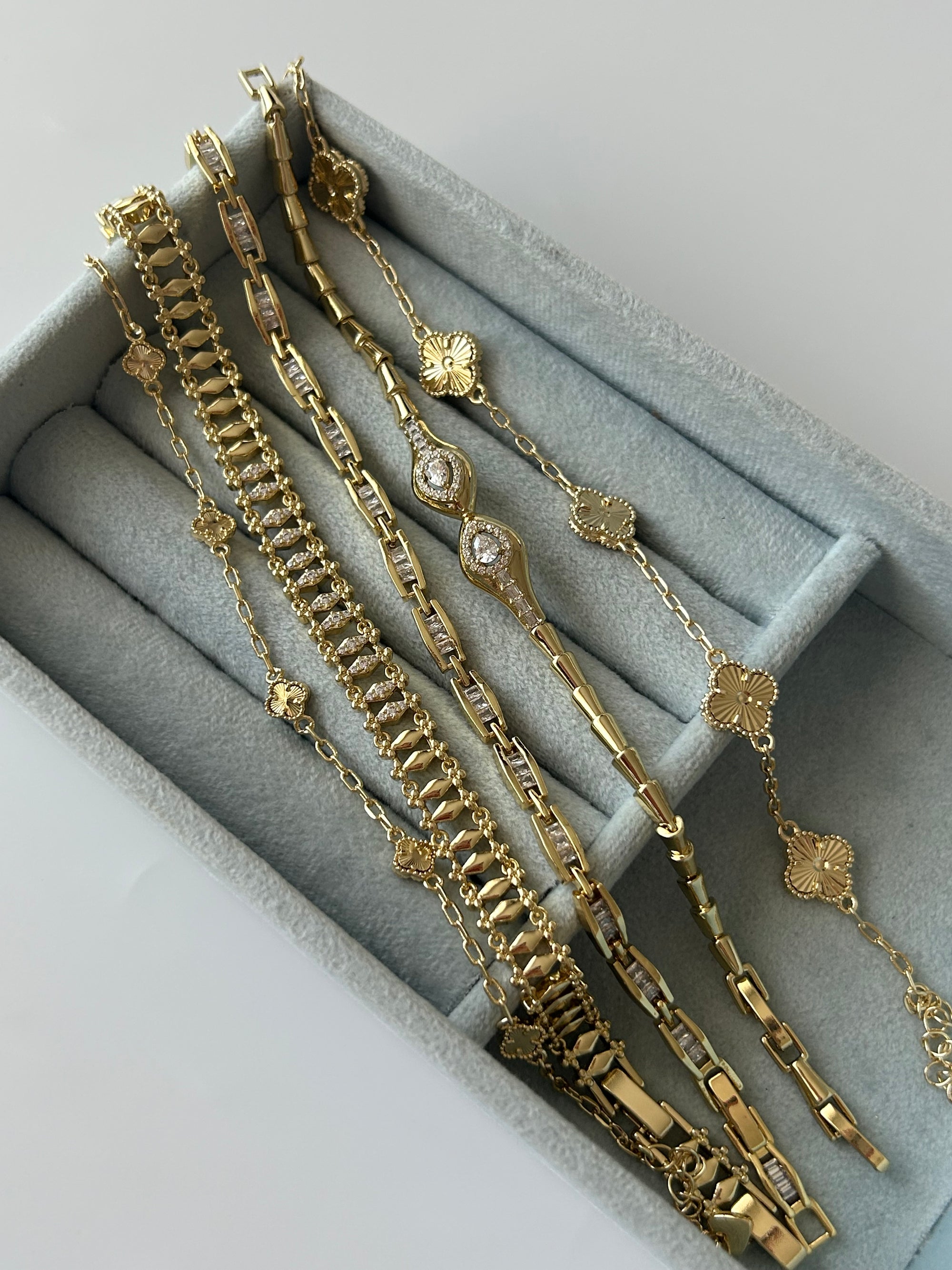 Minimal Yonca Bileklik