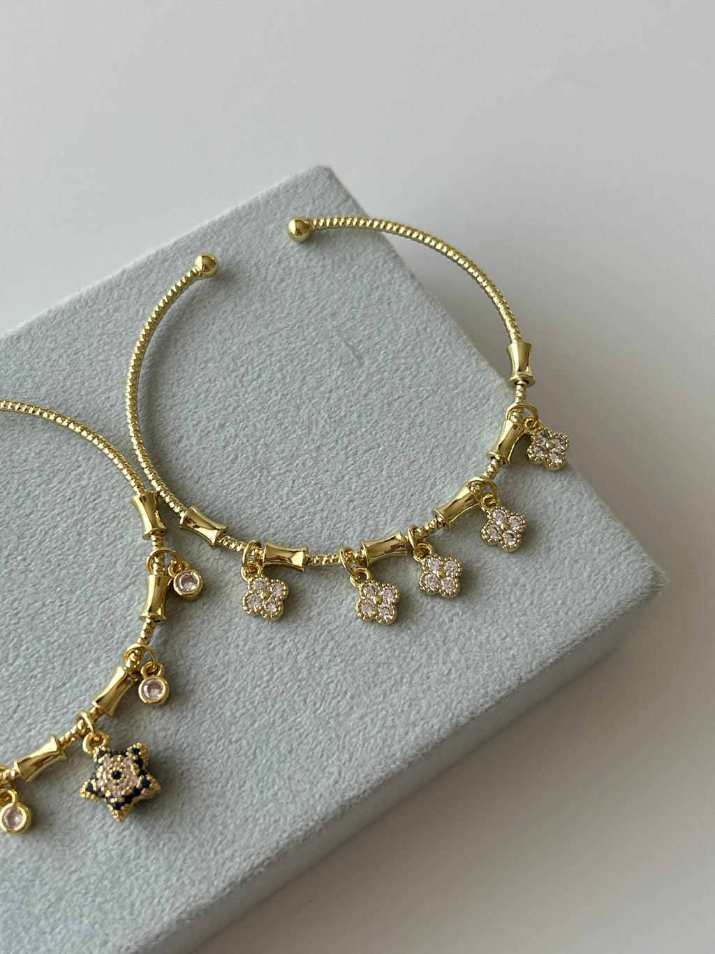 Zirkon Taş Yonca Charm Bilezik