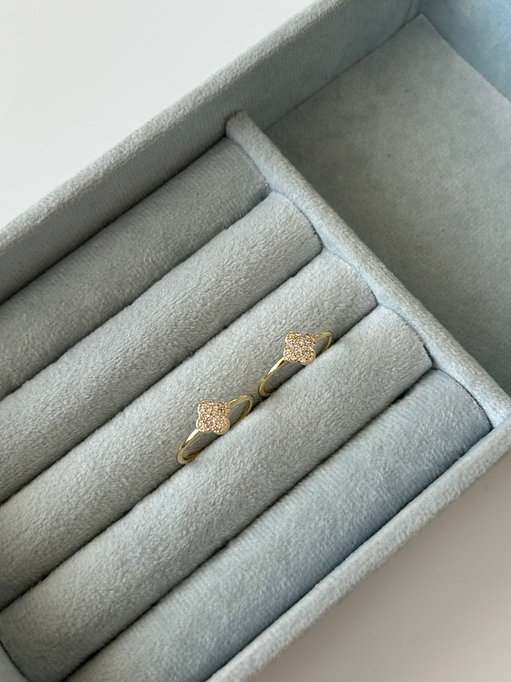 Zirkon Yonca Yüzük