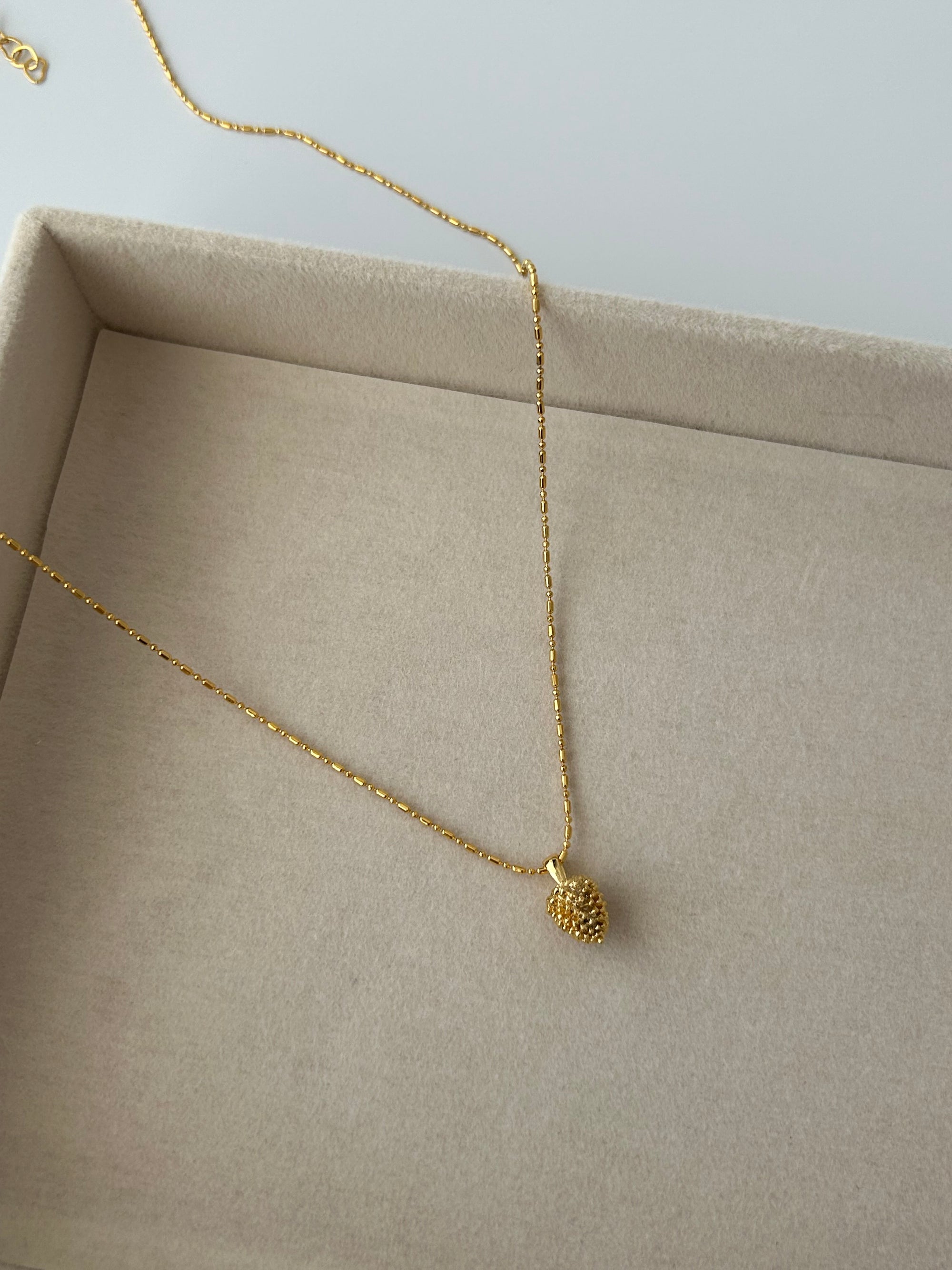 Kozalak Charm Kolye