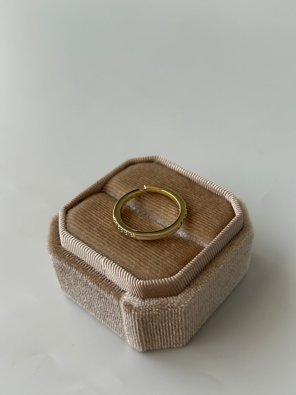 Beyaz Mineli/Zirkon Taş Yüzük