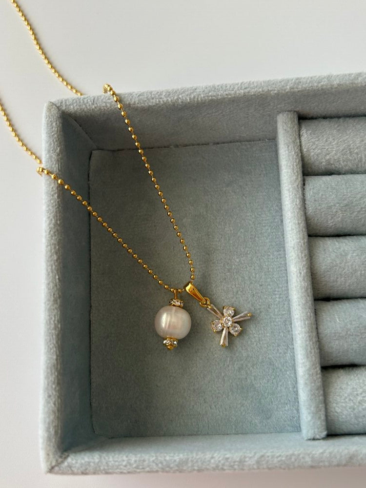 Zirkon Çiçek/İnci Charm Kolye