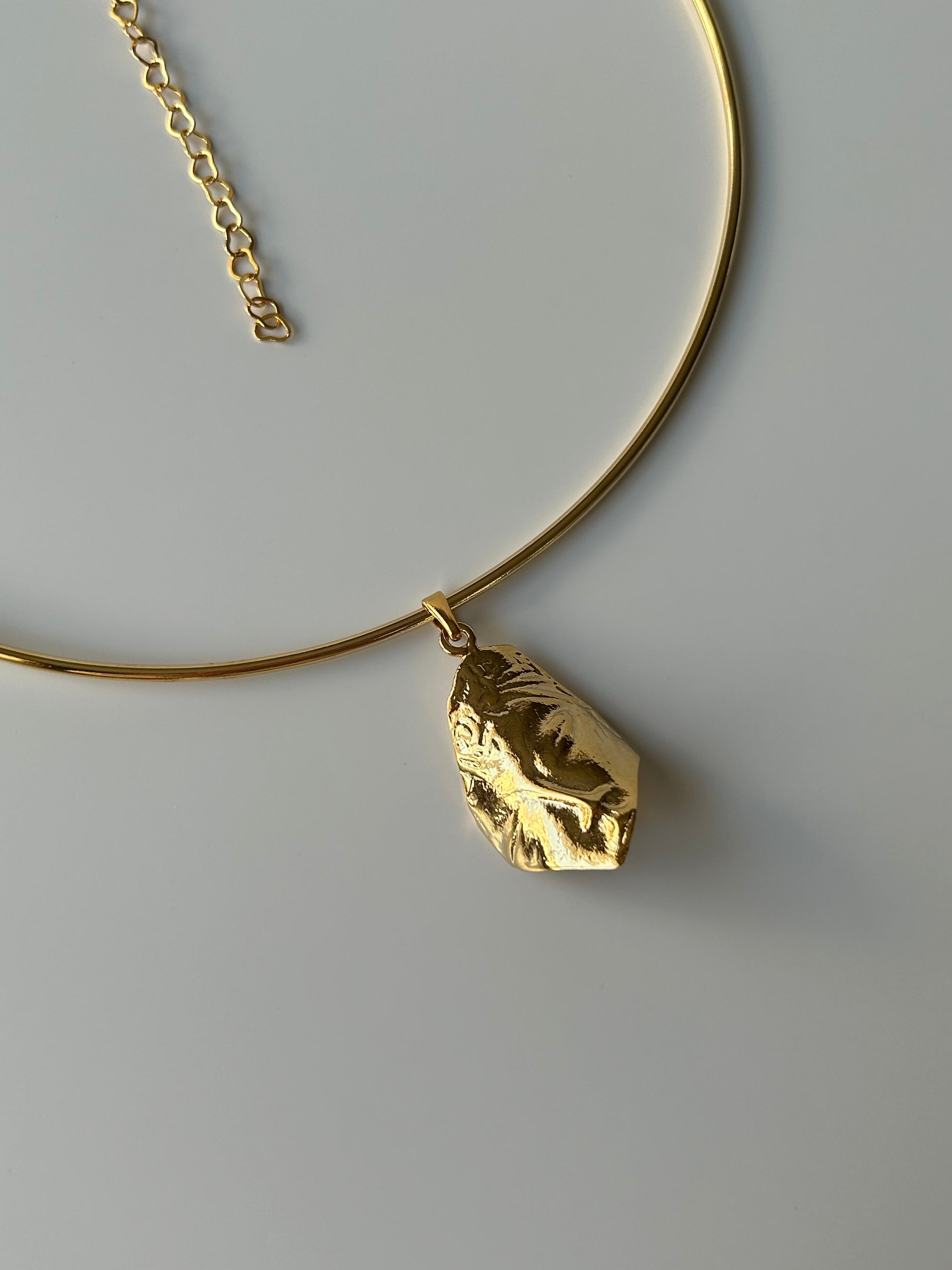 Silüet Charm Choker