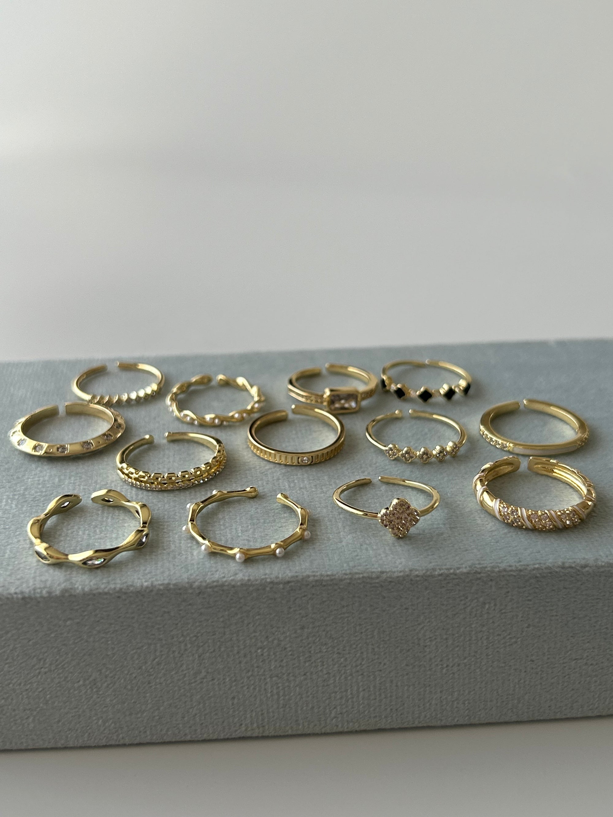 Zirkon Yonca Yüzük