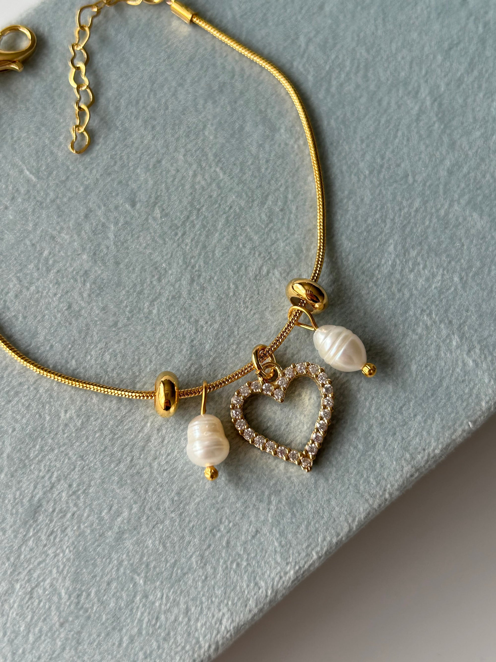 Zirkon Kalp/İnci Charm Minimal Bileklik