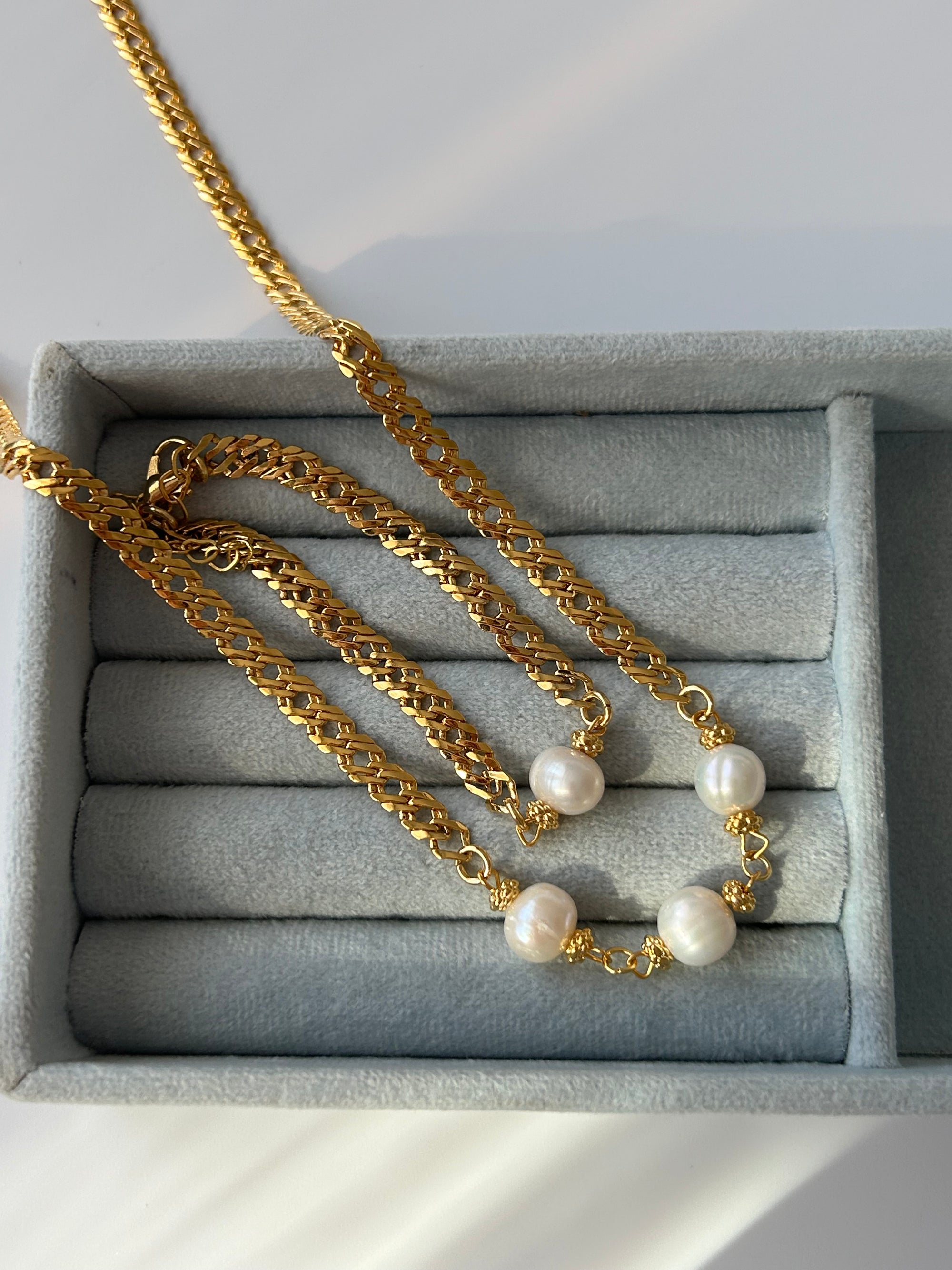 İnci Charm Zincir Bileklik