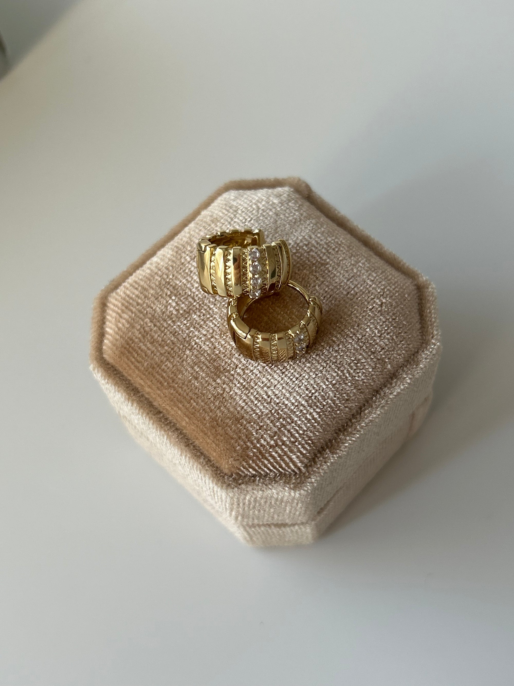 Xuping Zirkon Taş Küpe