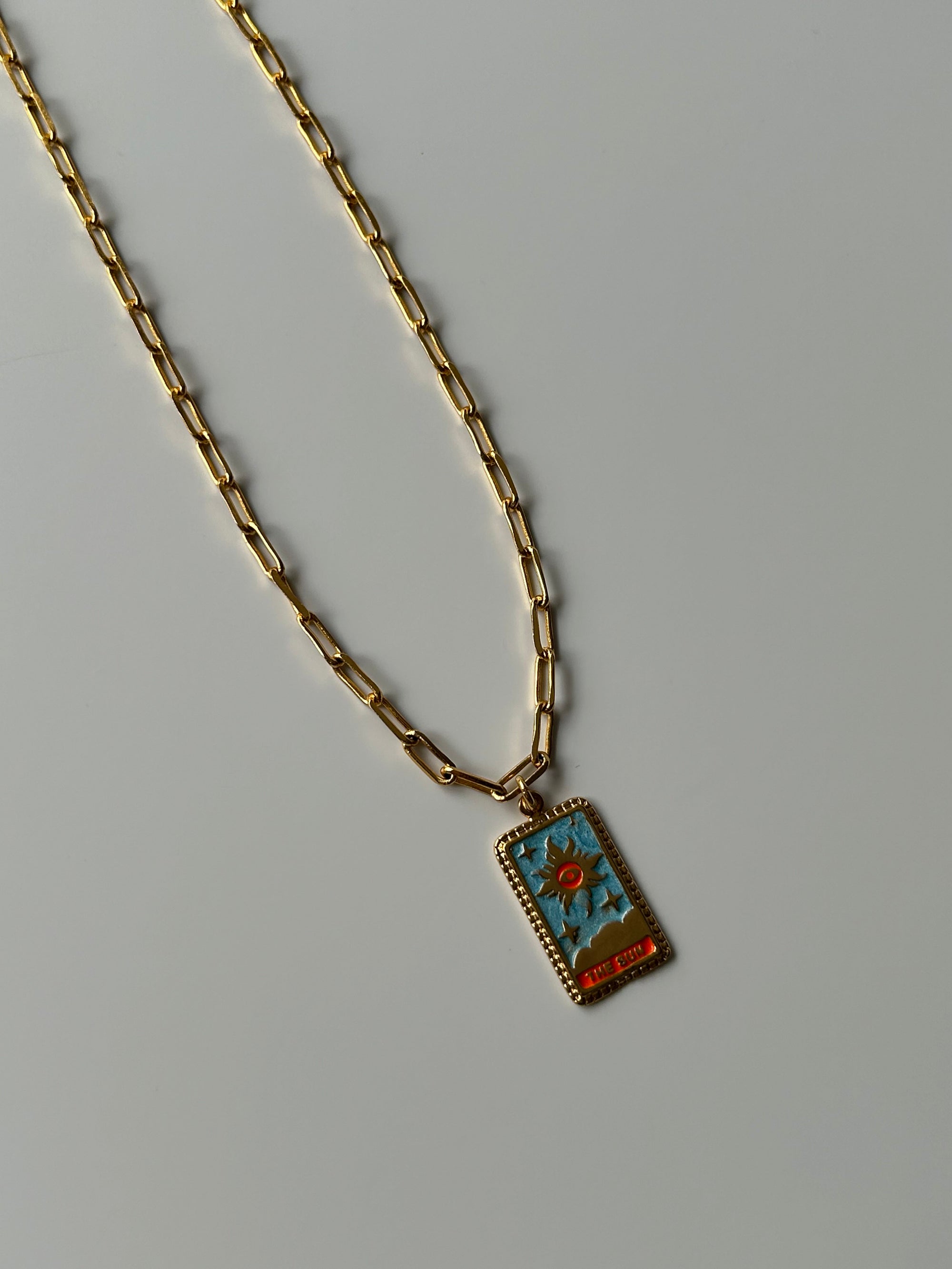 The Sun Charm Zincir Kolye