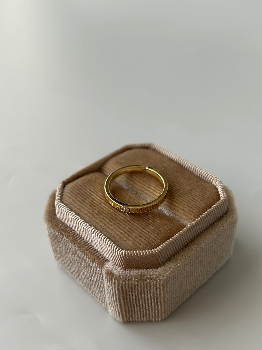 Minimal Zirkon Taş Etnik Yüzük