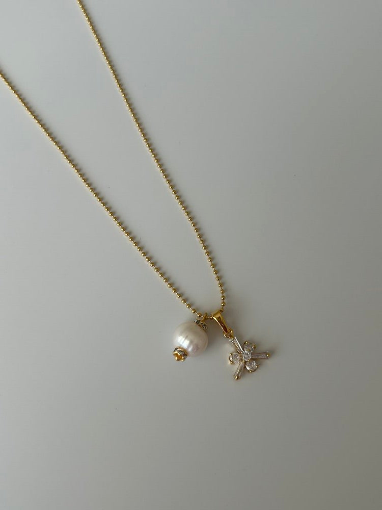 Zirkon Çiçek/İnci Charm Kolye