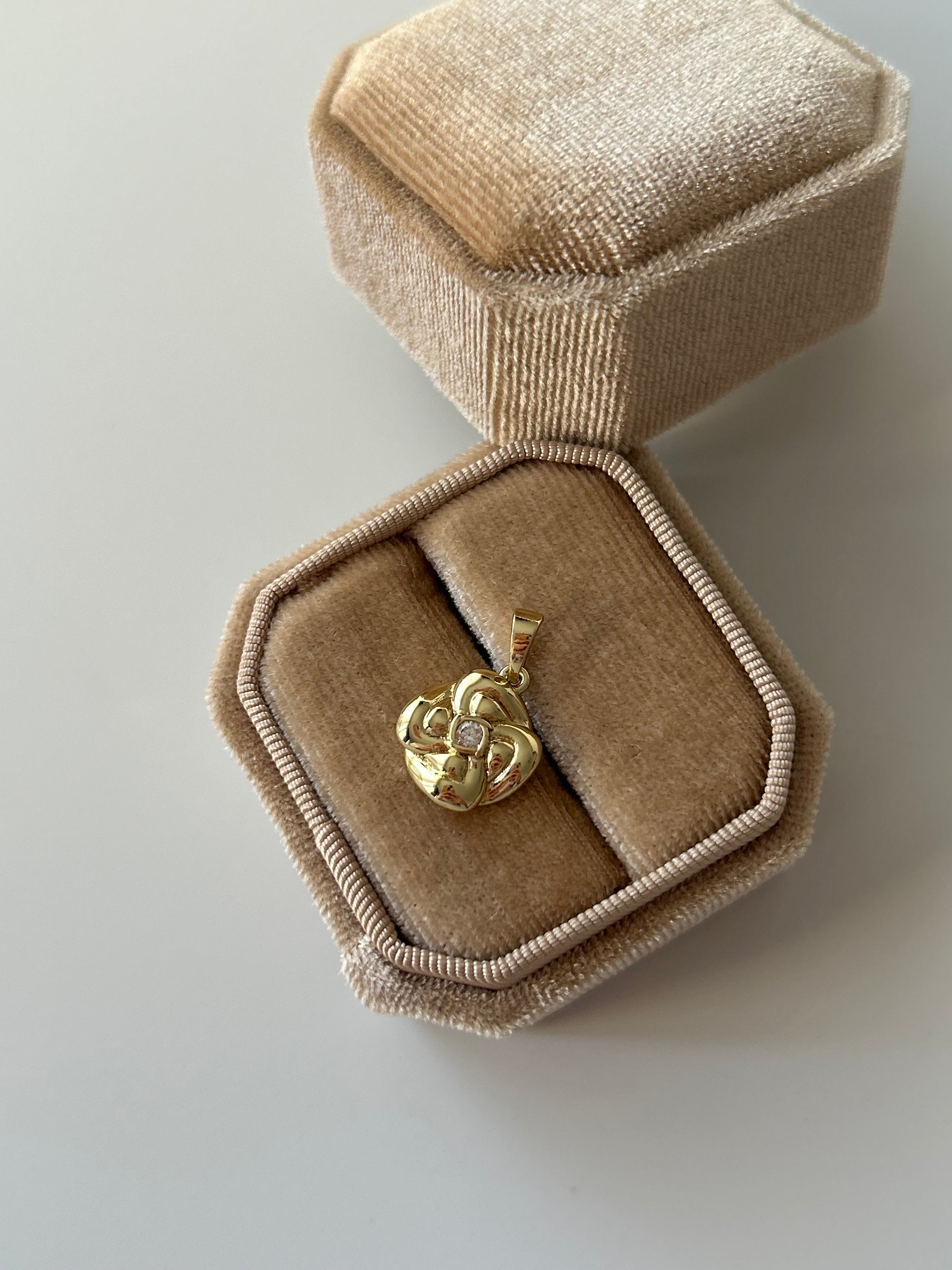 Xuping Çiçek Zirkon Taş Kolye ucu