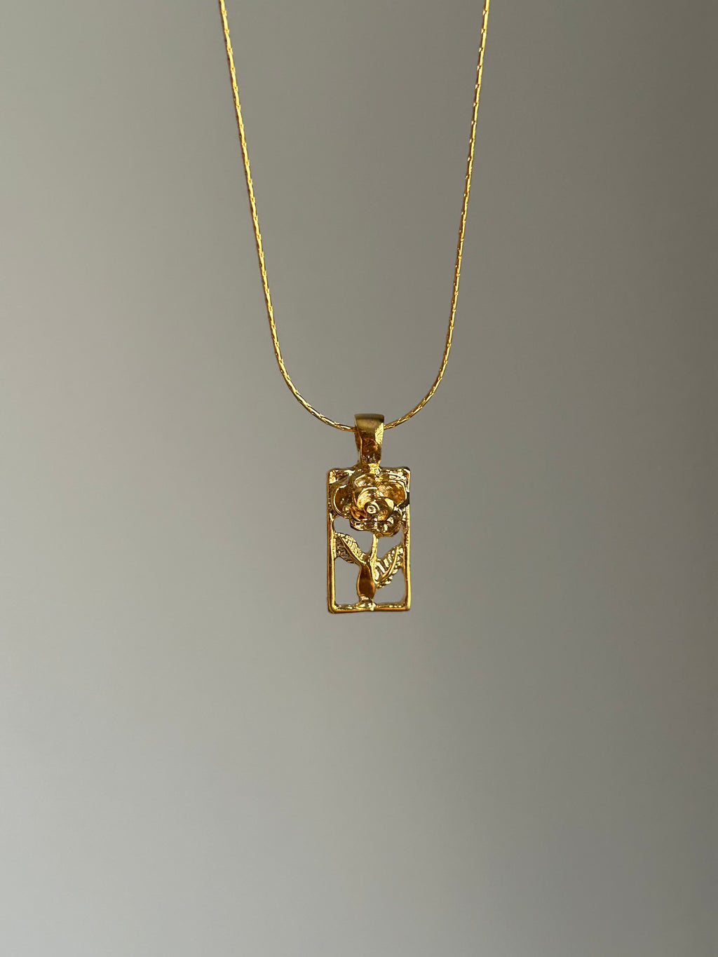Gül Charm Kolye