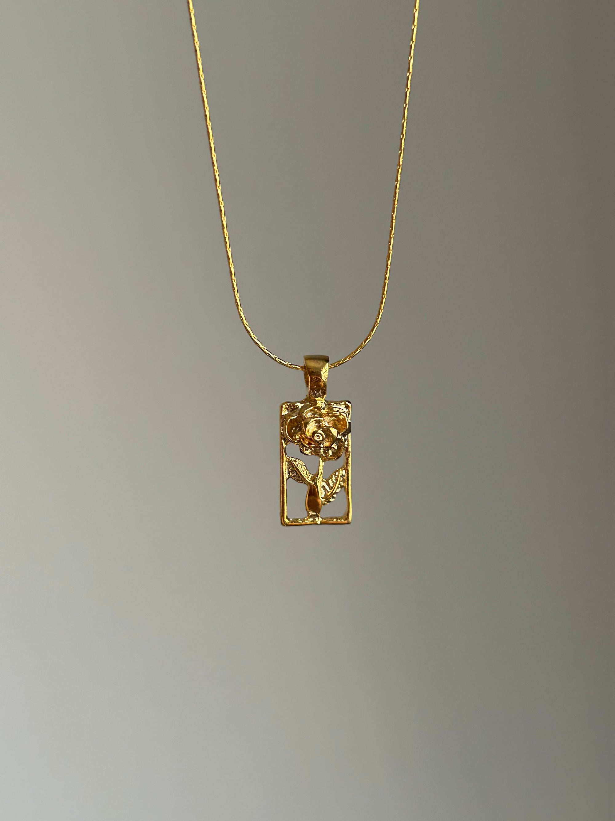 Gül Charm Kolye