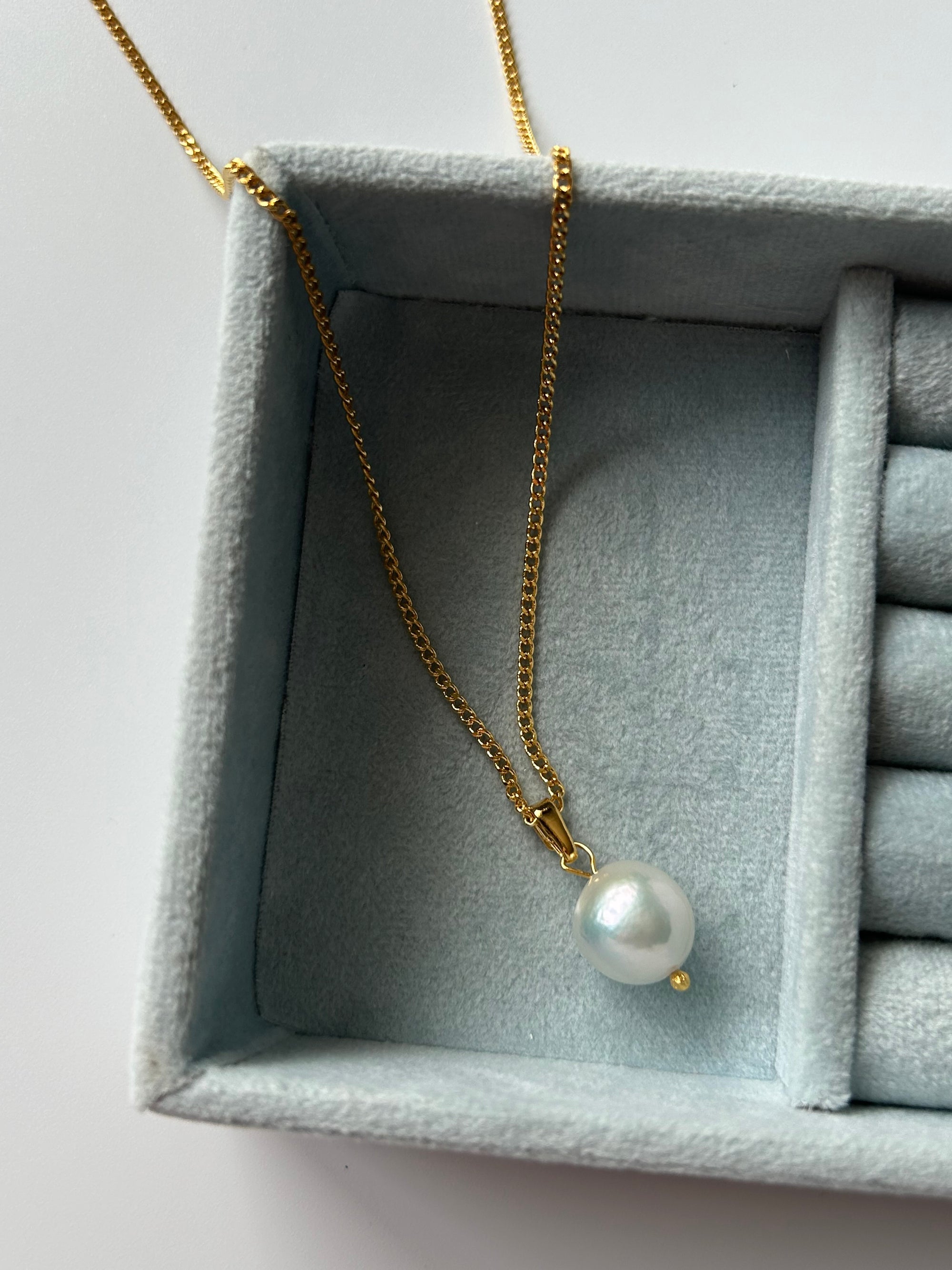 İnci Charm Kolye