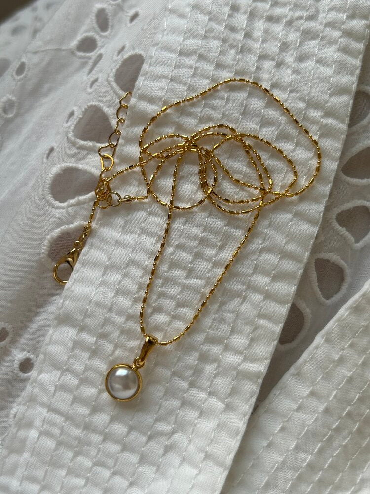 Beyaz Cam Charm Kolye